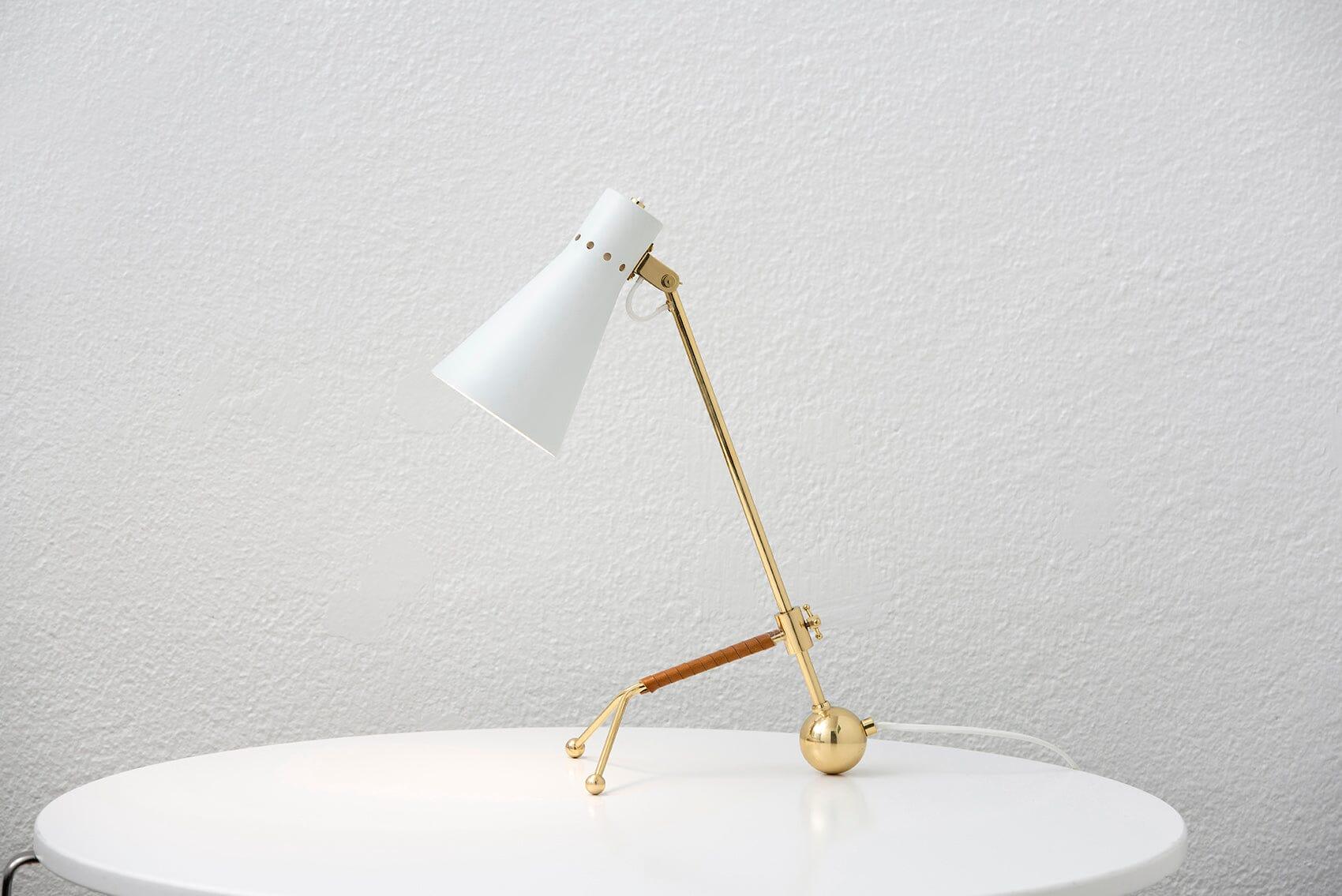 XXIe siècle et contemporain Tapio Wirkkala 'Crane' lampe à poser articulée en blanc pour Innolux Oy en vente