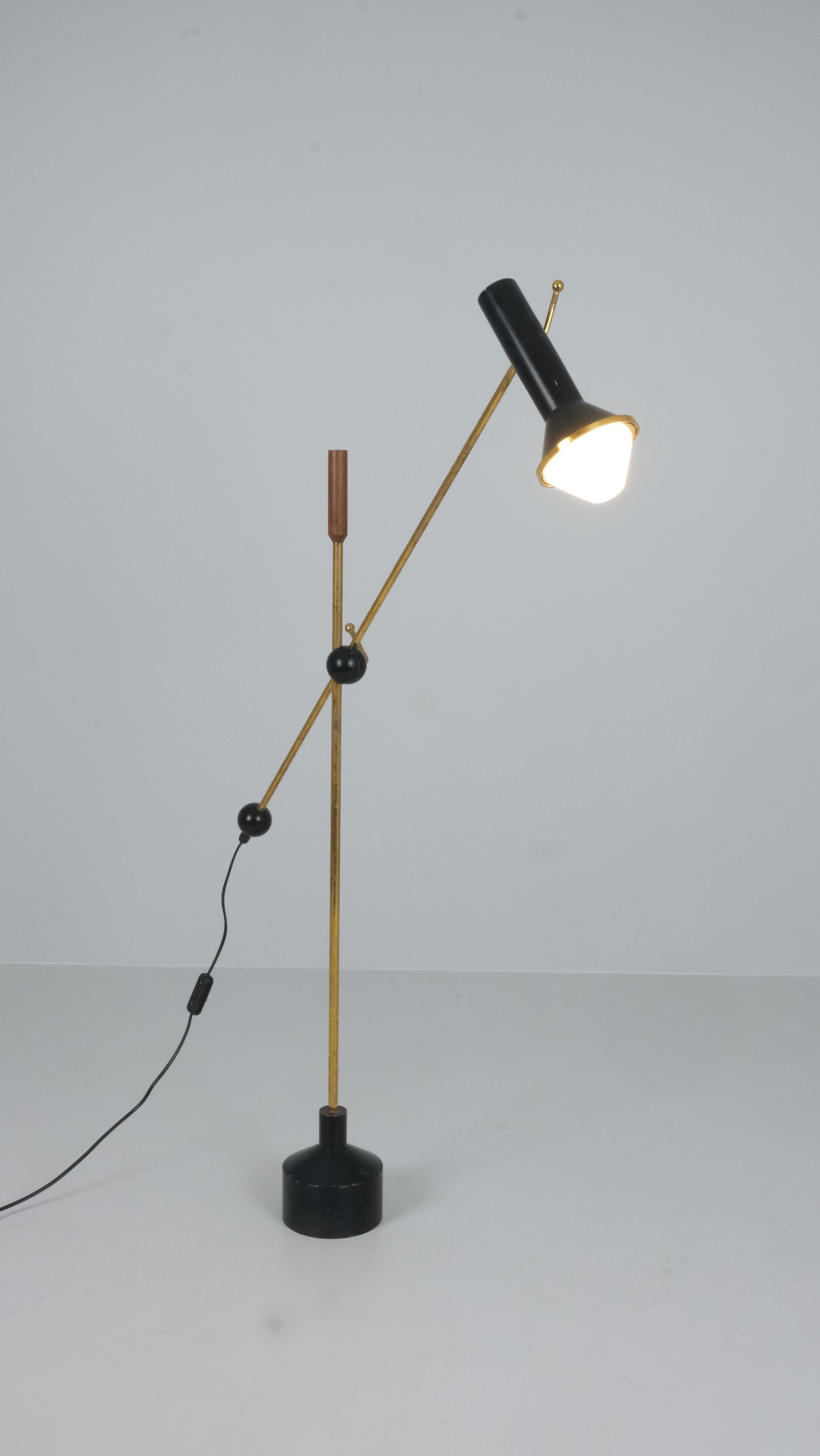 Lampadaire Tapio Wirkkala modèle K10-47 en noir, laiton et teck, Idman années 1950 en vente 4