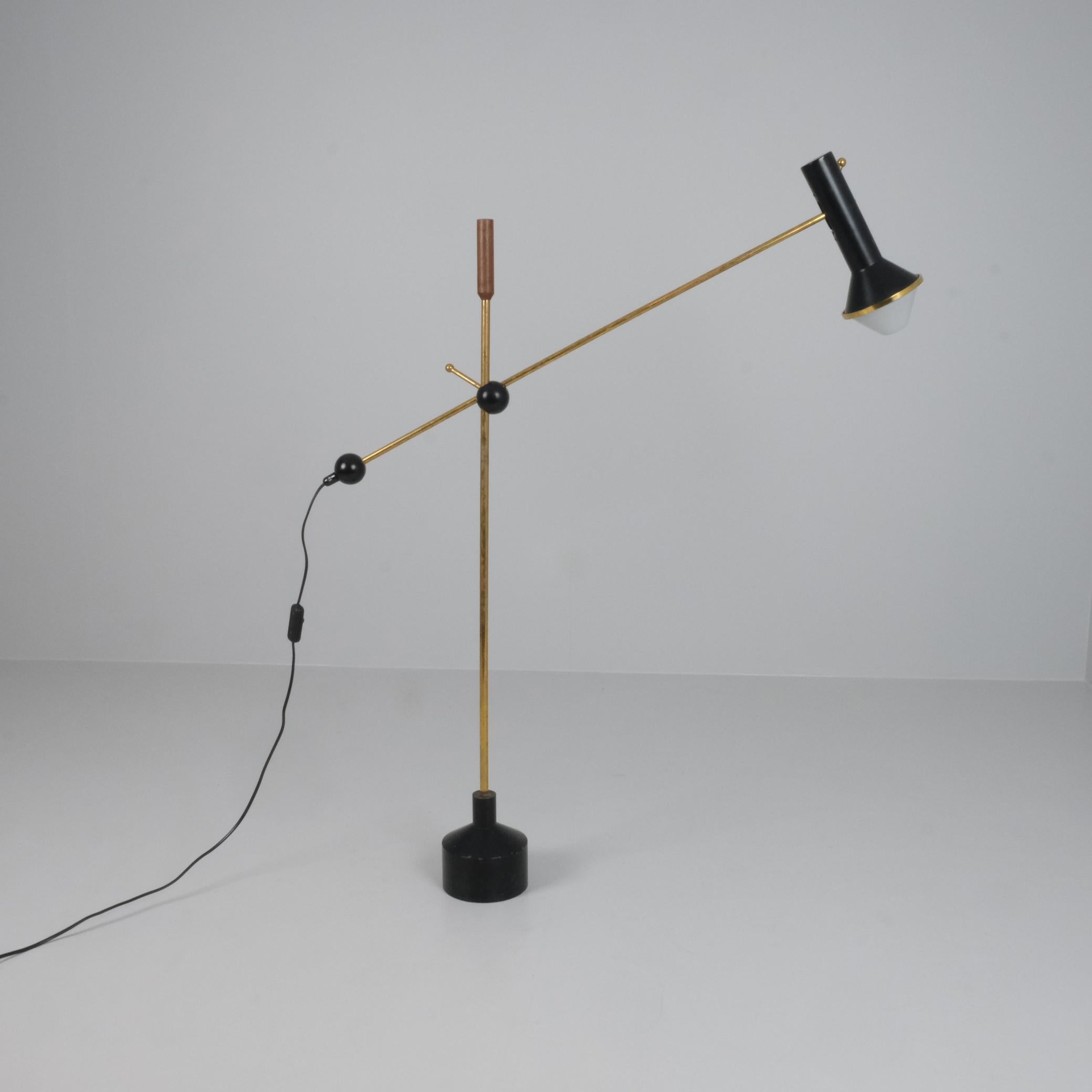 Lampadaire Tapio Wirkkala modèle K10-47 en noir, laiton et teck, Idman années 1950 en vente 3
