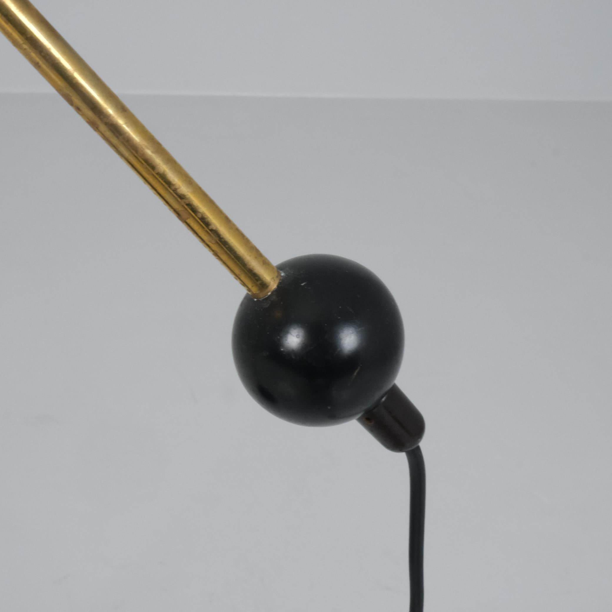 Finlandais Lampadaire Tapio Wirkkala modèle K10-47 en noir, laiton et teck, Idman années 1950 en vente