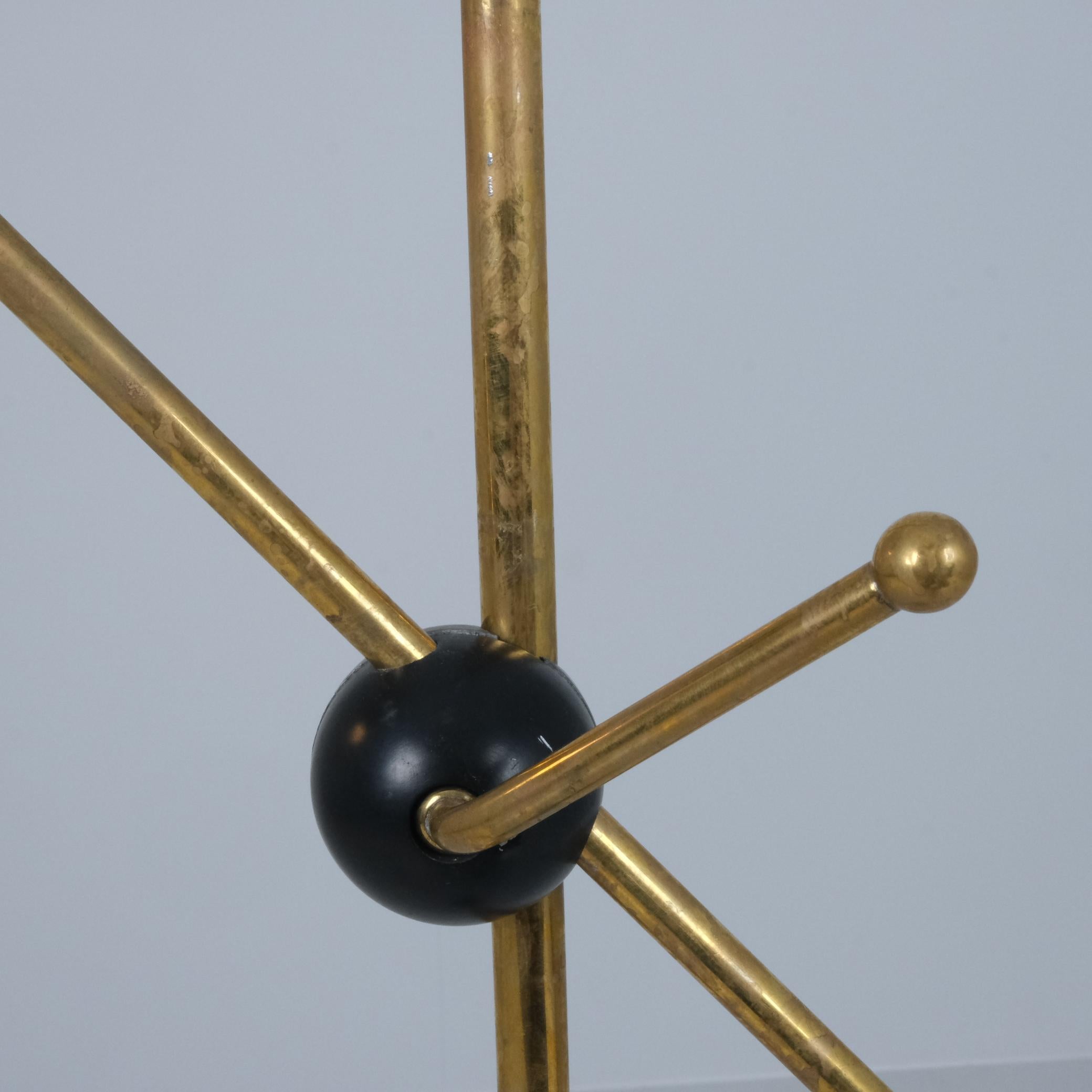 Lampadaire Tapio Wirkkala modèle K10-47 en noir, laiton et teck, Idman années 1950 Bon état - En vente à Helsinki, FI