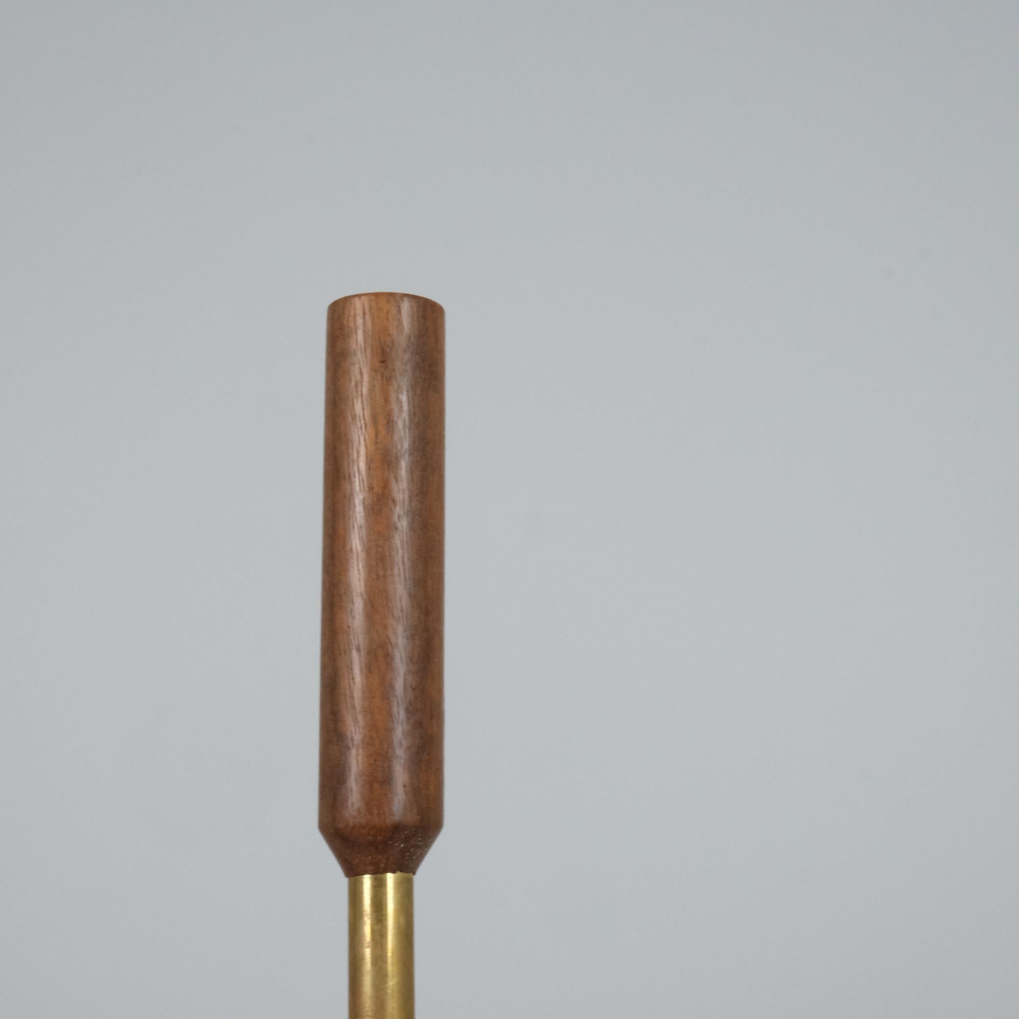 Milieu du XXe siècle Lampadaire Tapio Wirkkala modèle K10-47 en noir, laiton et teck, Idman années 1950 en vente
