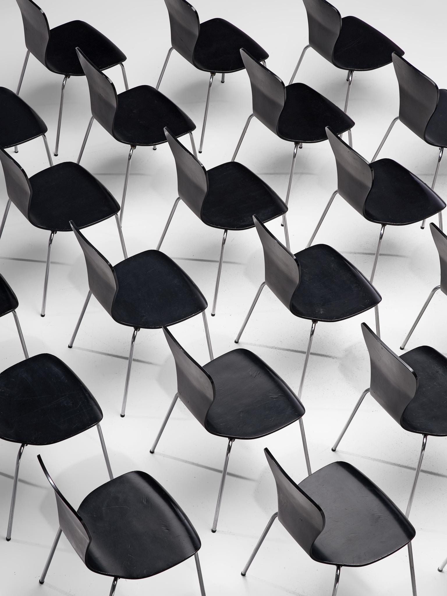 Scandinave moderne Tapio Wirkkala pour Asko Chaises de salle à manger 'Nikke' en contreplaqué laqué noir en vente