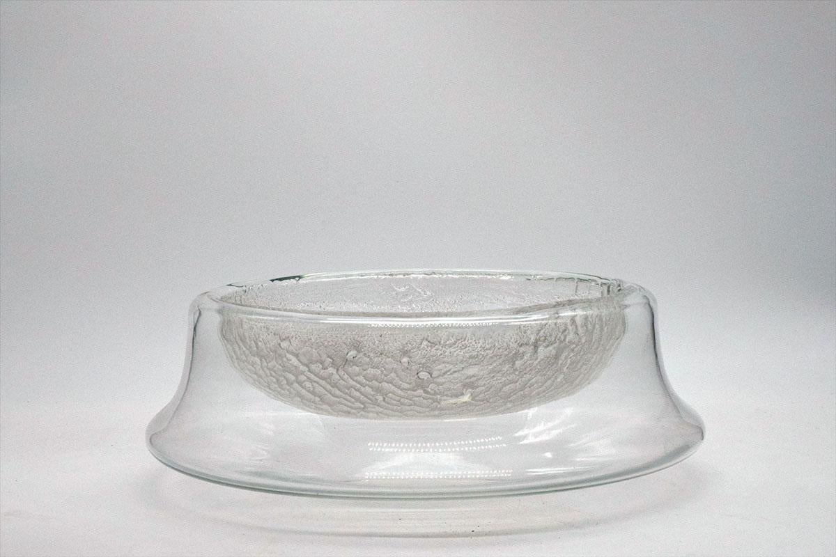 Centrotavola in cristallo disegnato da Tapio Wirkkala per Iittala negli anni '70.
Parte centrale con effetto 