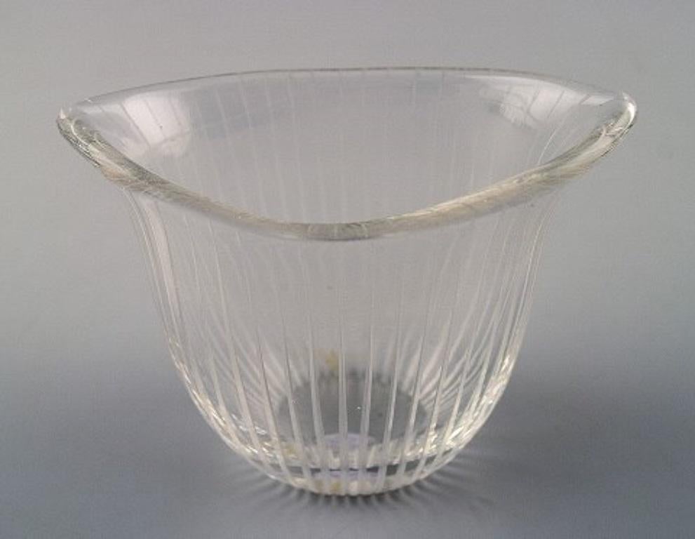 Tapio Wirkkala für Iittala. Klares Kunstglas mit gravierter Dekoration, Mitte des 20. Jahrhunderts (Skandinavische Moderne) im Angebot