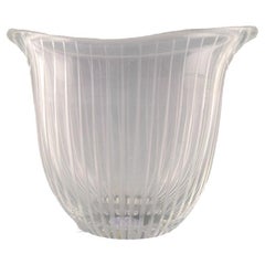 Tapio Wirkkala per Iittala. Vetro artistico trasparente con decorazione incisa, metà del XX secolo.