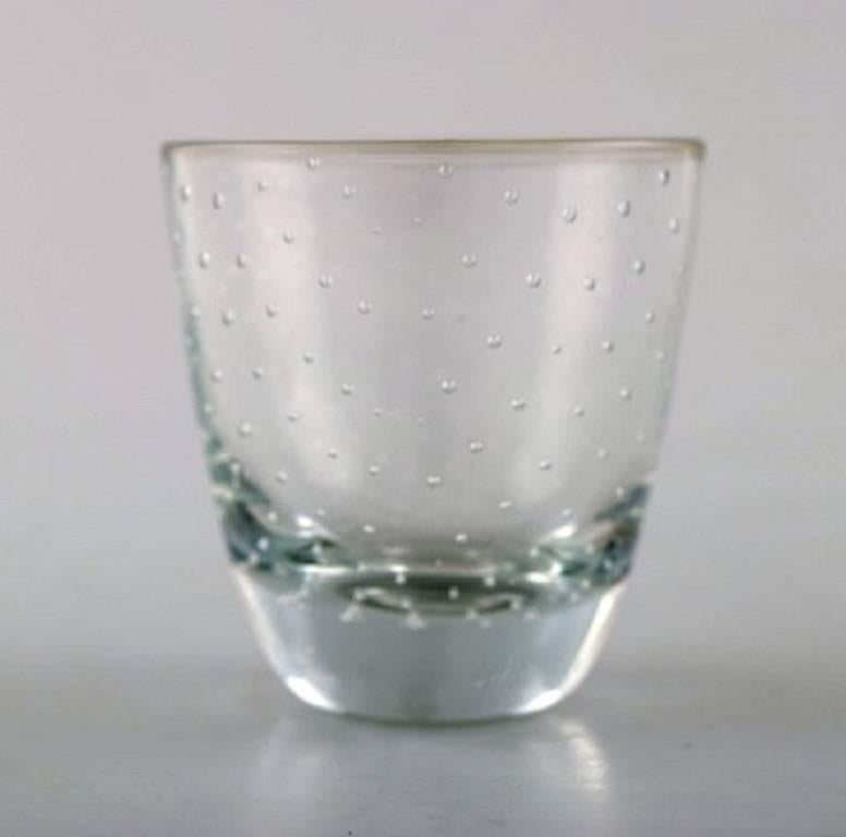 Gunnel Nyman for Nuutajärvi
Two vodka glasses in clear art glass with decoration in form of bubbles.
Unsigned.
Measures: 5 cm. x 4.5 cm.
In perfect condition.