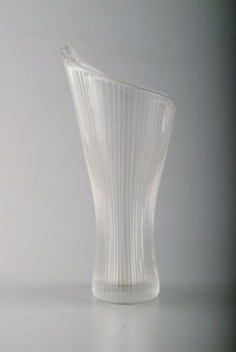 Tapio Wirkkala für Iittala.  Finnisches Design. Klare Vase aus Kunstglas (Skandinavische Moderne) im Angebot