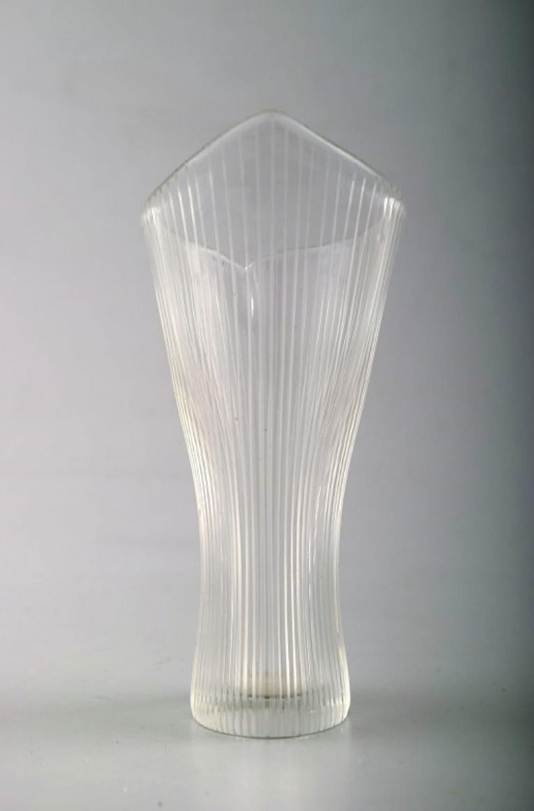 Tapio Wirkkala für Iittala.  Finnisches Design. Klare Vase aus Kunstglas im Zustand „Hervorragend“ im Angebot in Copenhagen, DK