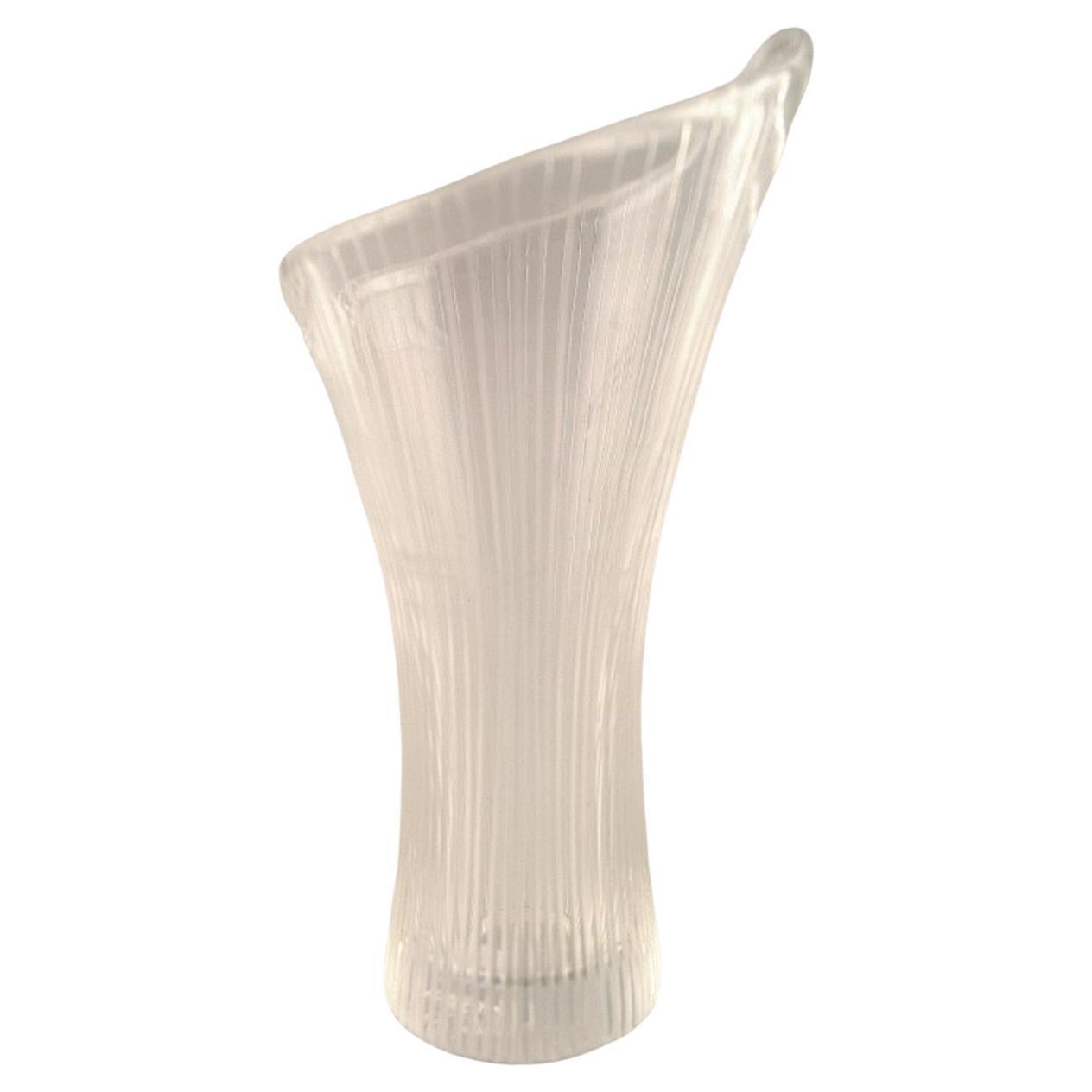 Tapio Wirkkala pour Iittala.  Design/One. Vase en verre d'art transparent