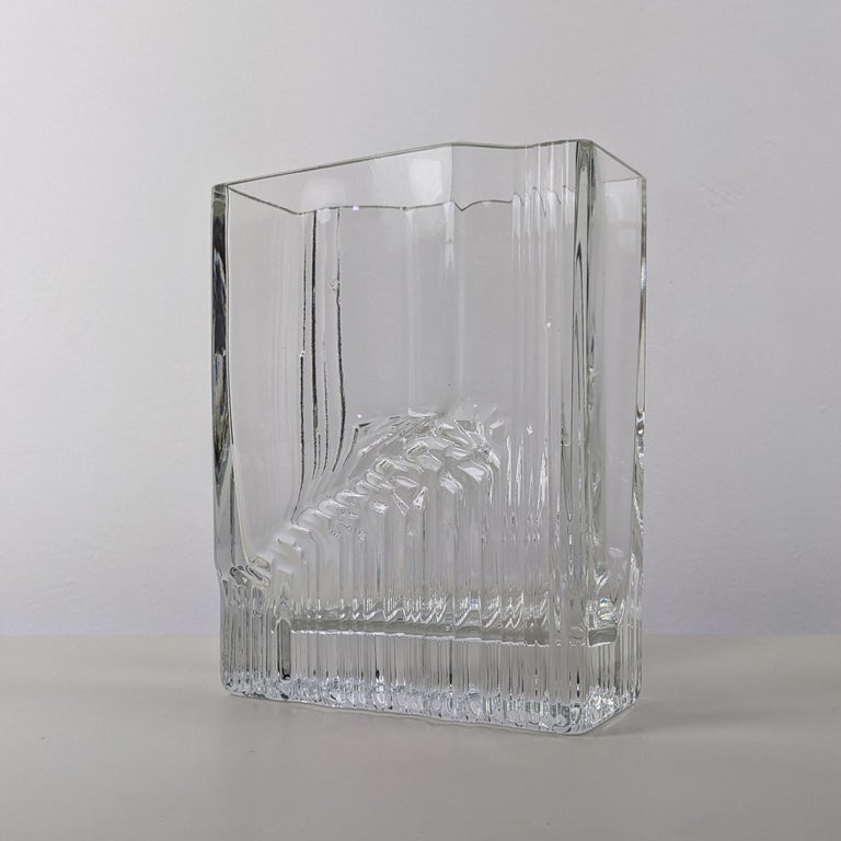 Tapio Wirkkala for Iittala, 'Sointi' Clear Glass Vase, 1970, Beautiful Example For Sale 3