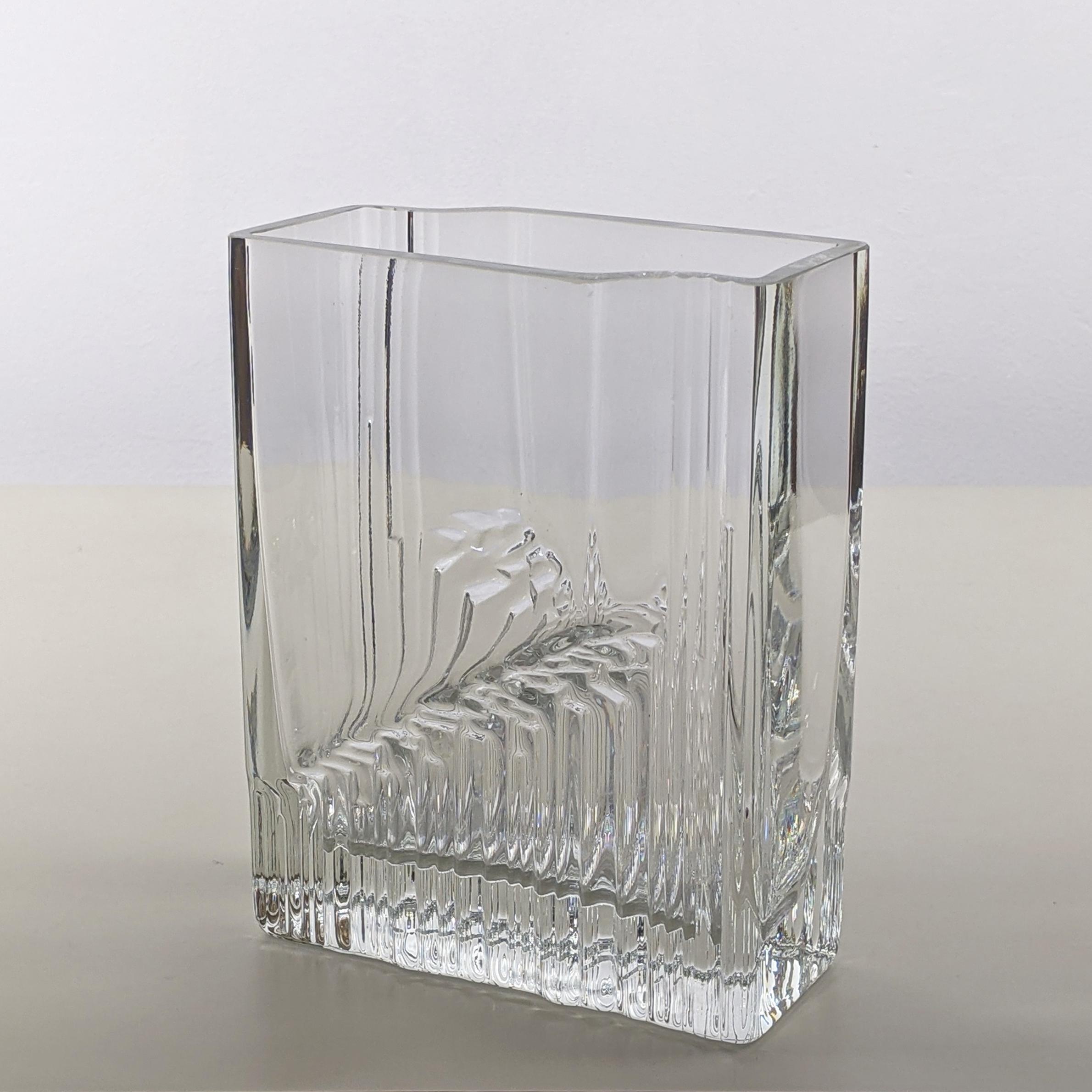 Tapio Wirkkala for Iittala, 'Sointi' Clear Glass Vase, 1970, Beautiful Example For Sale 2