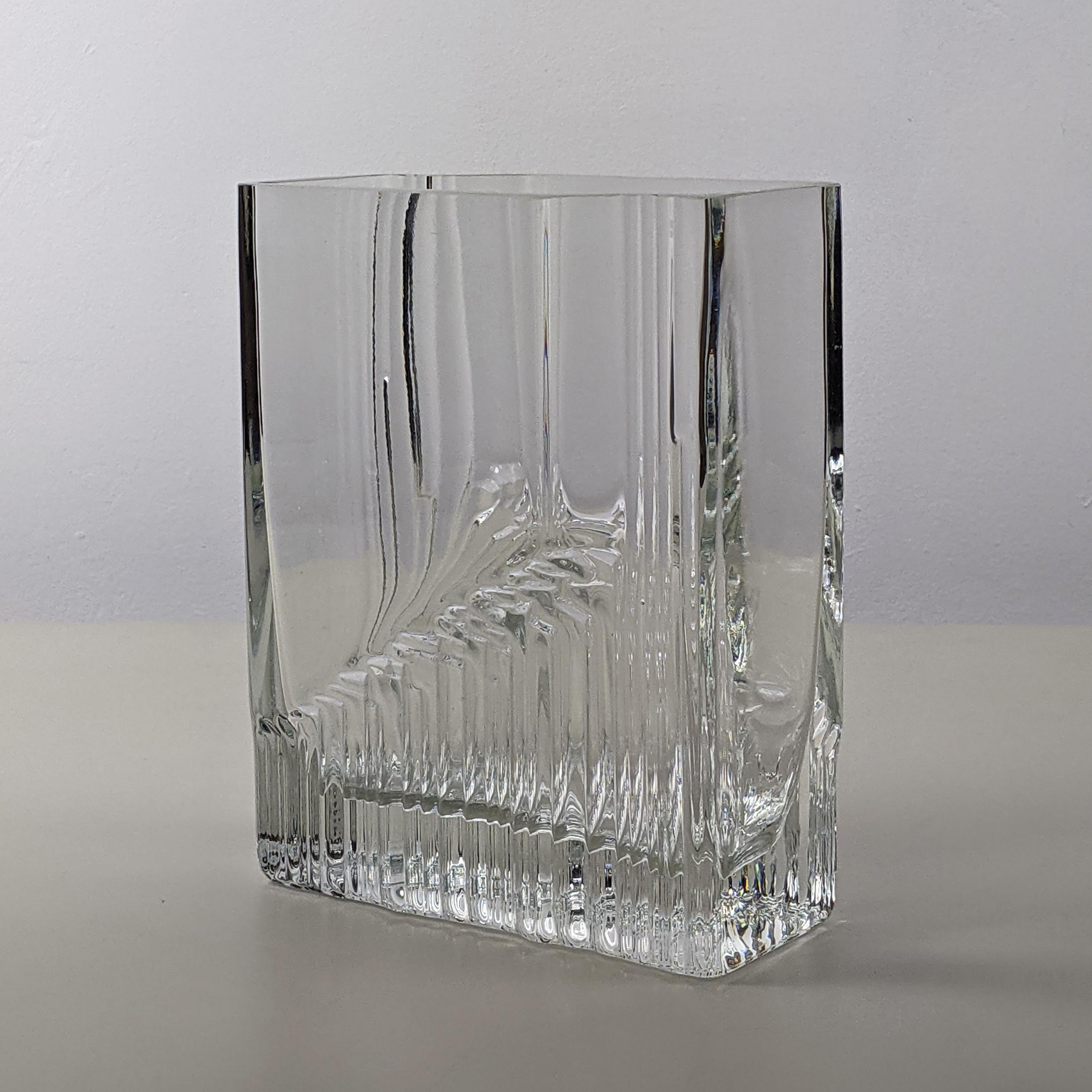 Tapio Wirkkala for Iittala, 'Sointi' Clear Glass Vase, 1970, Beautiful Example In Good Condition For Sale In London, GB