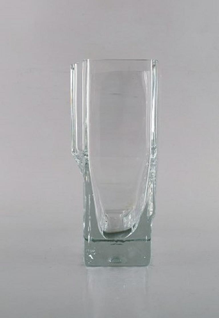 Tapio Wirkkala pour Iittala. Vase en verre d'art transparent. Design finlandais, années 1960.
En très bon état.
Mesures : 18 x 14 cm.
Autocollant.
  