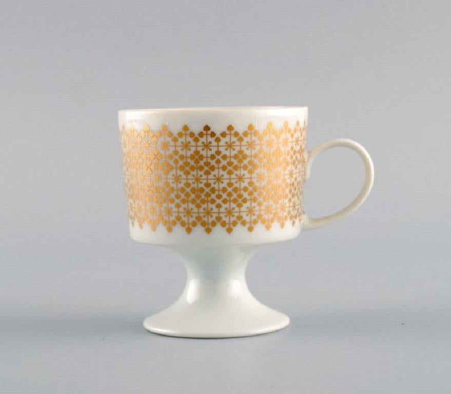 Tapio Wirkkala for Rosenthal. 
Coffee service for twelve people. Porcelain with gold decoration. 1970s.
The cup measures: 7 x 6 cm.
The sugar bowl measures: 8.5 x 7.5 cm.
In excellent condition.
Stamped.