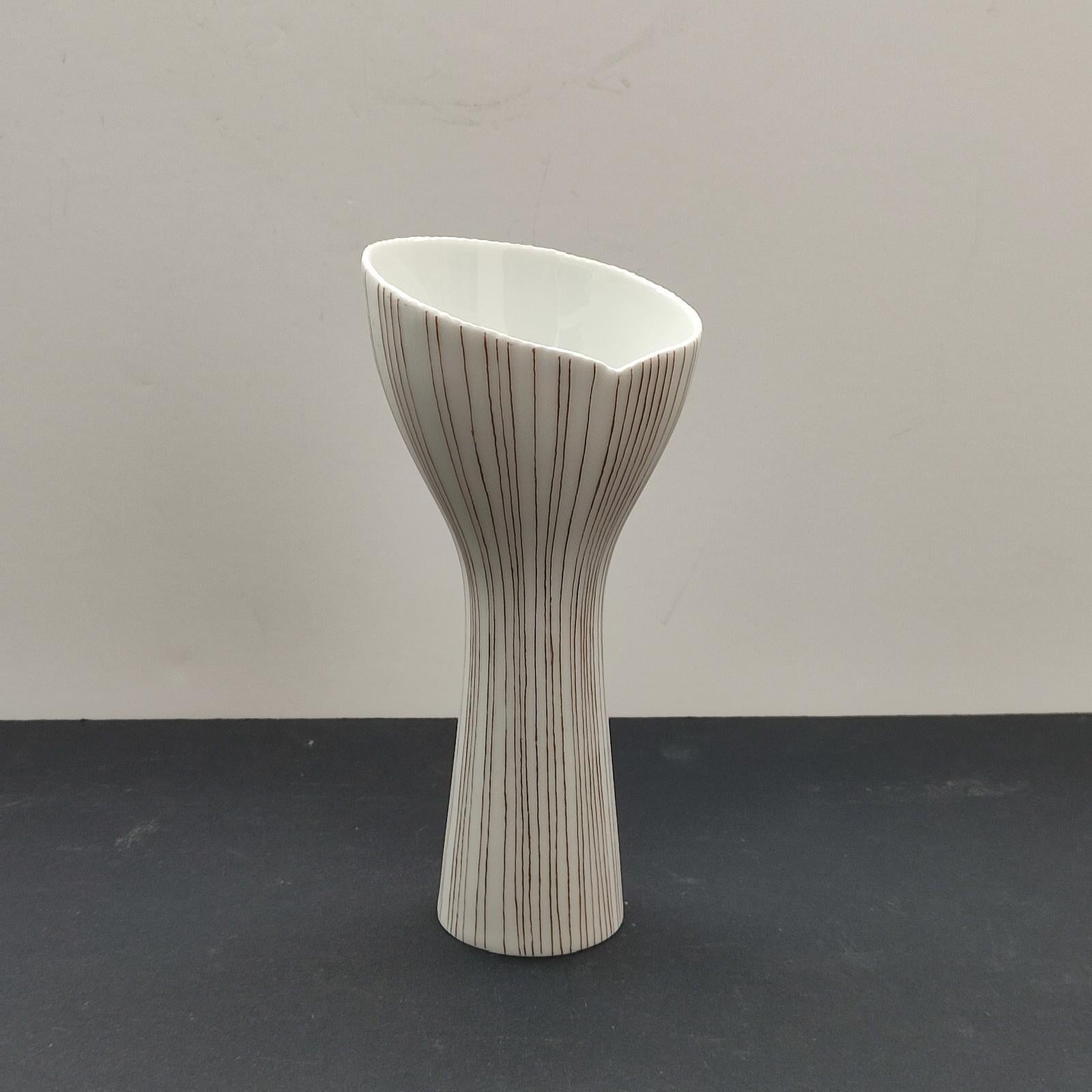 Mid-Century Modern Tapio Wirkkala for Rosenthal Porcelain Wide Mouth Vase, Western Germany, 1960s For Sale