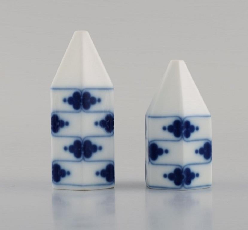 Tapio Wirkkala for Rosenthal. Rare Corinth salt and pepper shaker. 
Modernist Finnish design. 
Dated 1979-1980.
Largest measures: 15.5 x 12 cm.
In excellent condition.
Stamped.