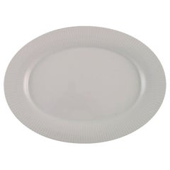 Tapio Wirkkala per Rosenthal, Raro piatto da portata a modulazione in porcellana scanalata