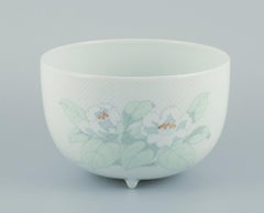 Tapio Wirkkala for Rosenthal Studio-linie. Porcelain bowl on three feet