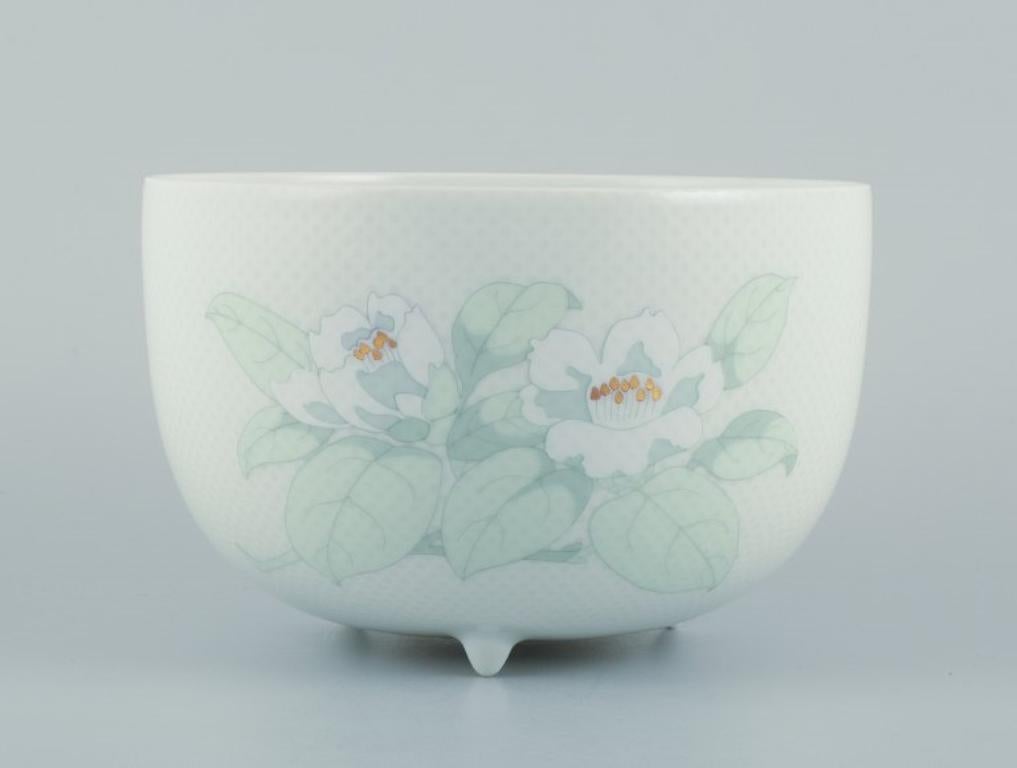 German Tapio Wirkkala for Rosenthal Studio-linie. Porcelain bowl on three feet For Sale