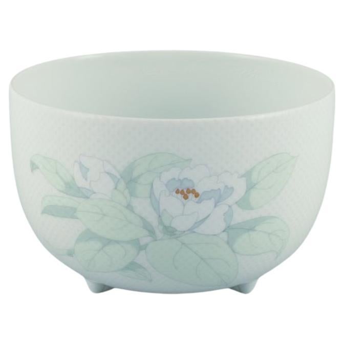 Tapio Wirkkala for Rosenthal Studio-linie. Porcelain bowl on three feet For Sale