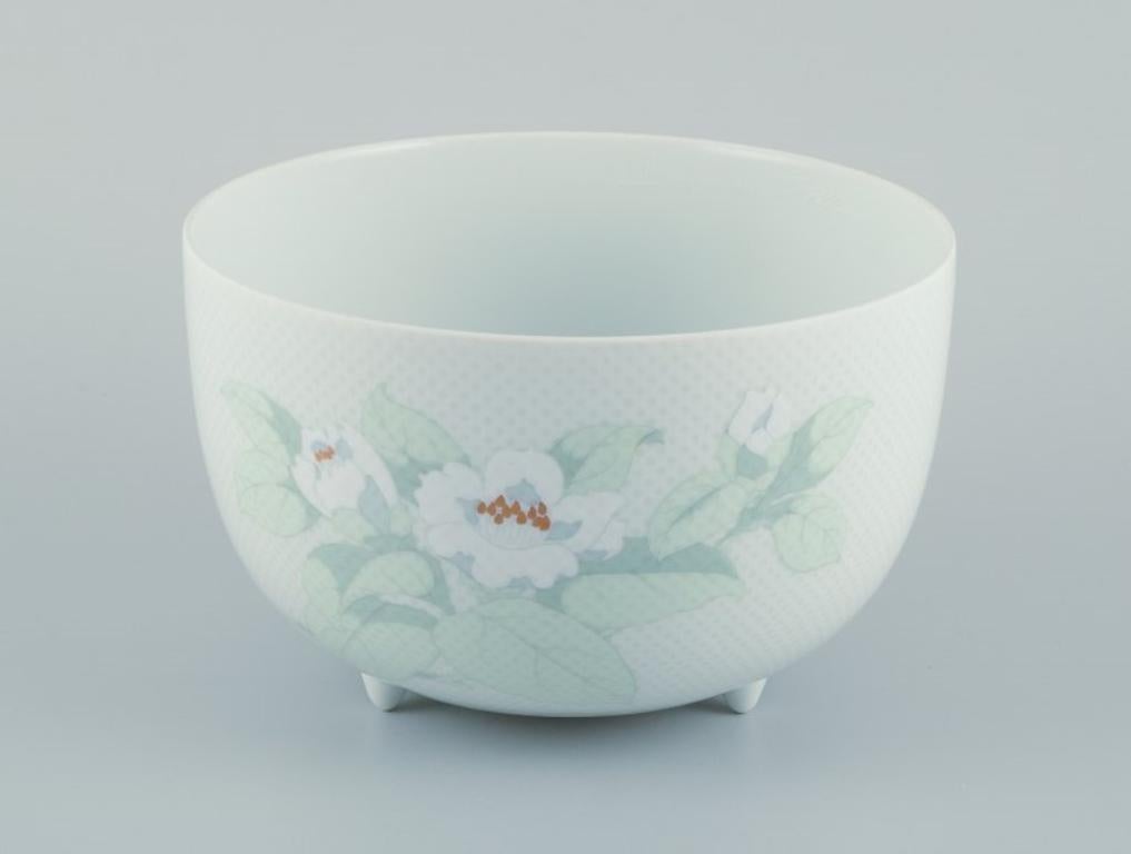 Tapio Wirkkala pour Rosenthal Studio-linie. Bol en porcelaine avec un motif de fleur. Excellent état - En vente à Copenhagen, DK