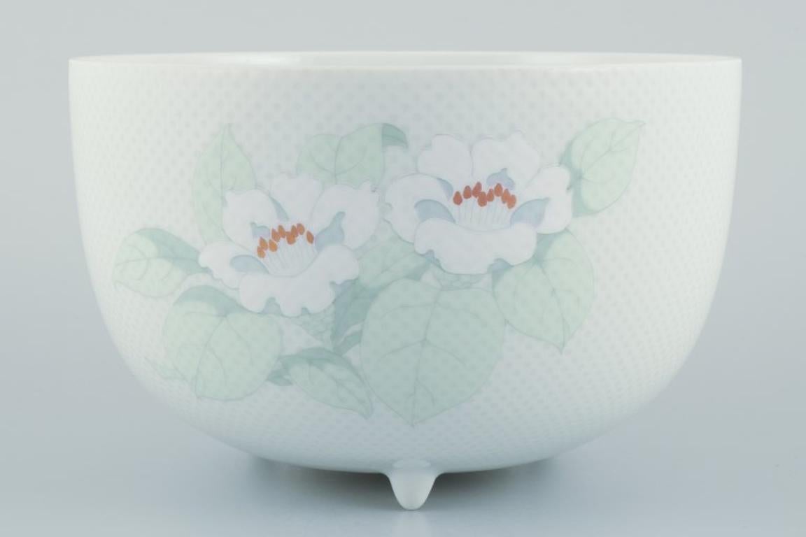 Tapio Wirkkala for Rosenthal Studio-linie. Porcelain bowl with a flower motif. For Sale 1