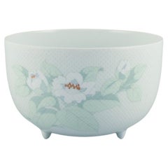 Tapio Wirkkala for Rosenthal Studio-linie. Porcelain bowl with a flower motif.