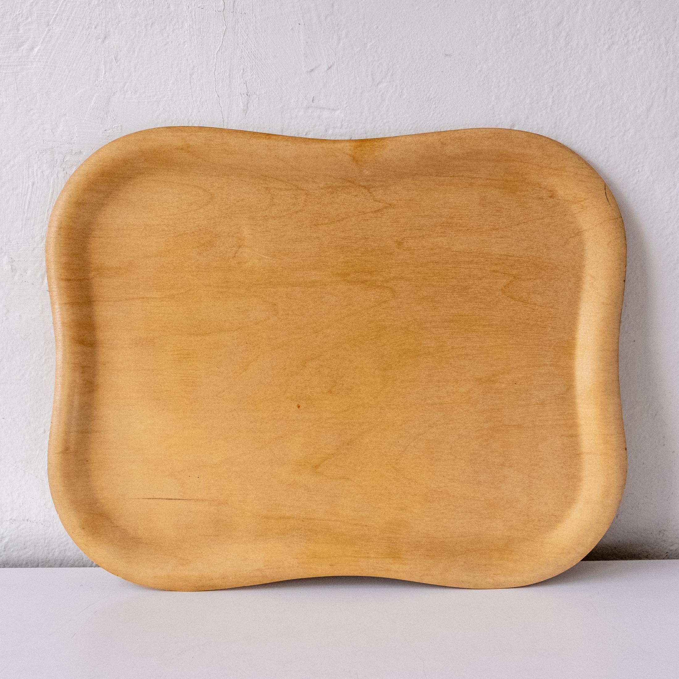 Fincraft molded plywood tray designed in the 1950s by Tapio Wirkkala for Soinne et Kni, Helsinki. Embossed stamp on the bottom. Finland