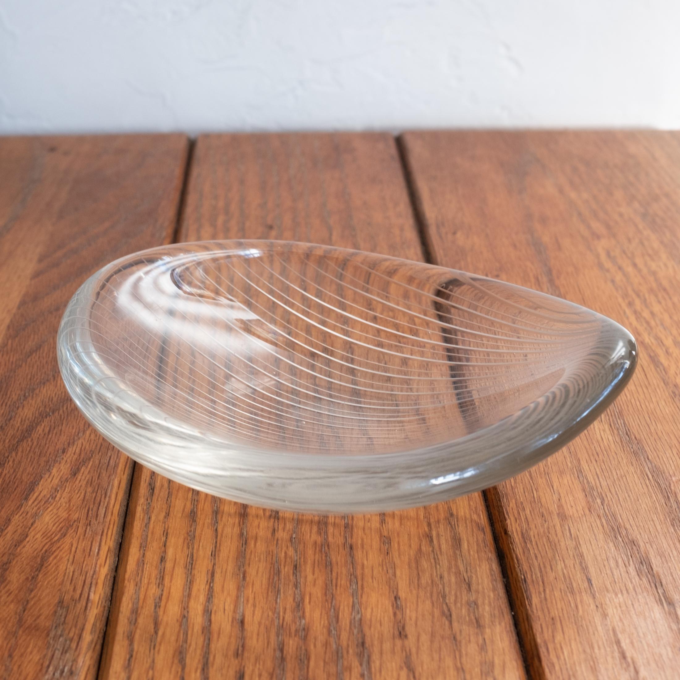 Crystal, line cut leaf bowl by Finnish artist and designer Tapio Wirkkala for Iittala. Wirkkala’s themes often come from nature, like leaves, water, or birds. Designed by Tapio Wirkkala in 1952 and produced by the Iittala glassworks between 1952 and