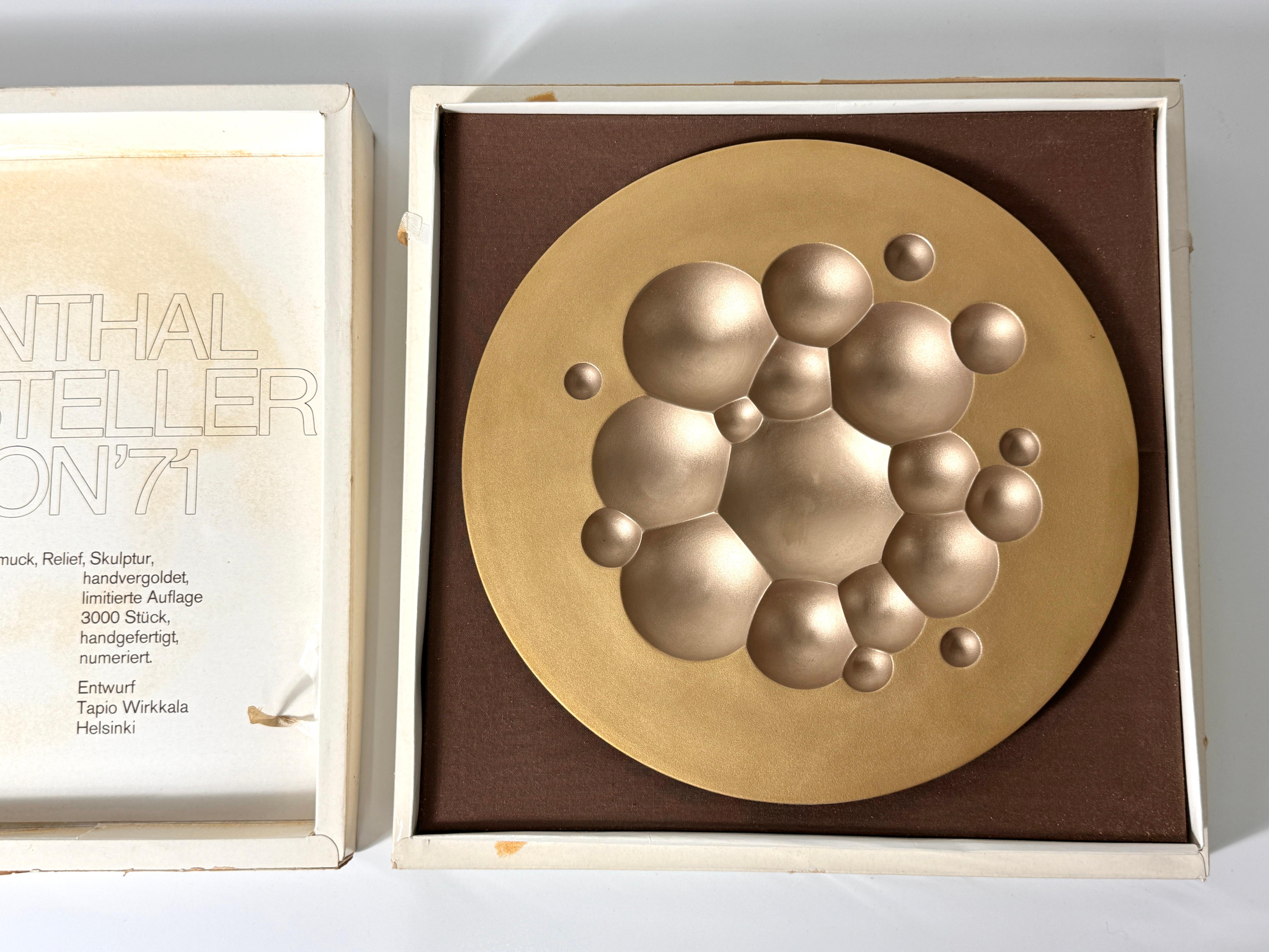Jahresteller series wall hanging sculpture designed by Tapio Wirkkala for Rosenthal 1971
Limited to an edition of 3000

Convex bubble design in Gold finished porcelain with a three dimensional illusion effect

In original box
Signed and numbered to