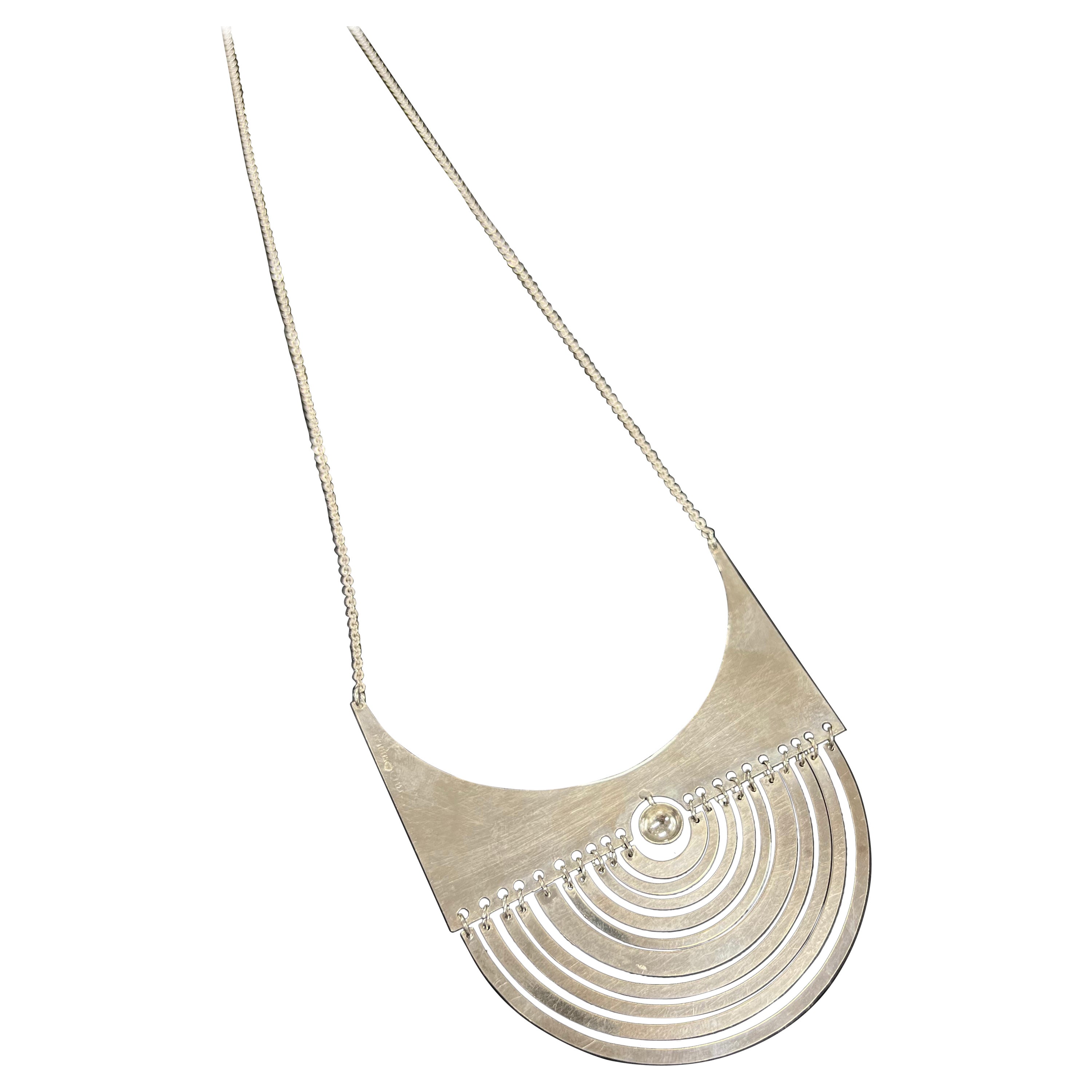 Tapio Wirkkala Media luna "Puolikuu" Collar de plata de ley, 1972 Finlandia