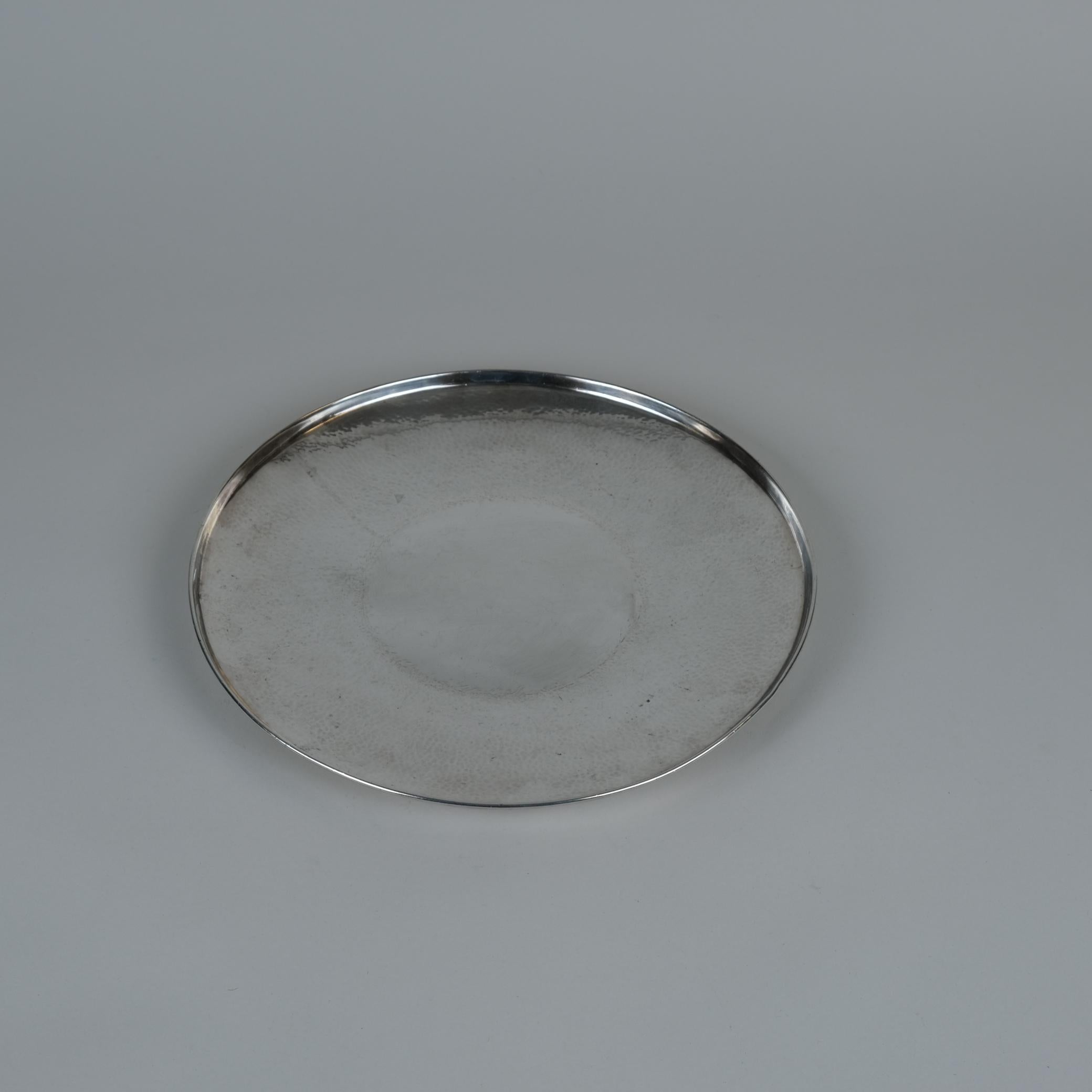 Tapio Wirkkala Handgehämmerte runde Silberschale, Kultakeskus 1970 (Skandinavische Moderne) im Angebot