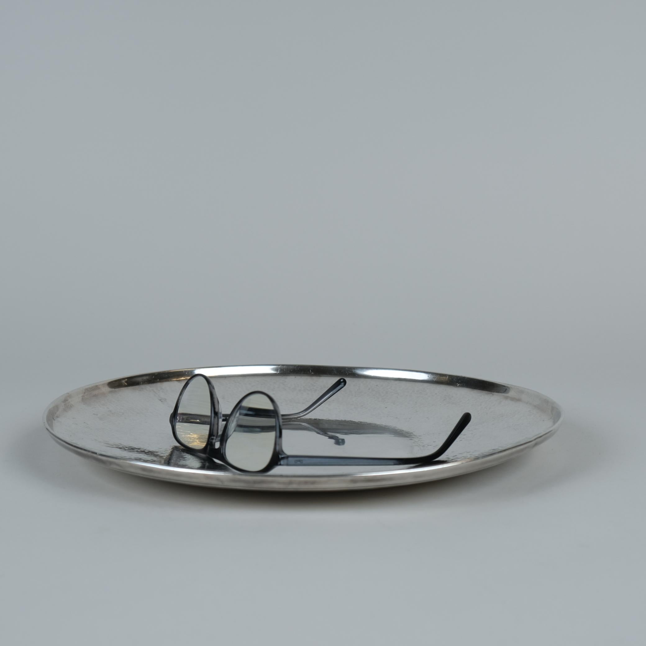 Tapio Wirkkala Handgehämmerte runde Silberschale, Kultakeskus 1970 (Finnisch) im Angebot