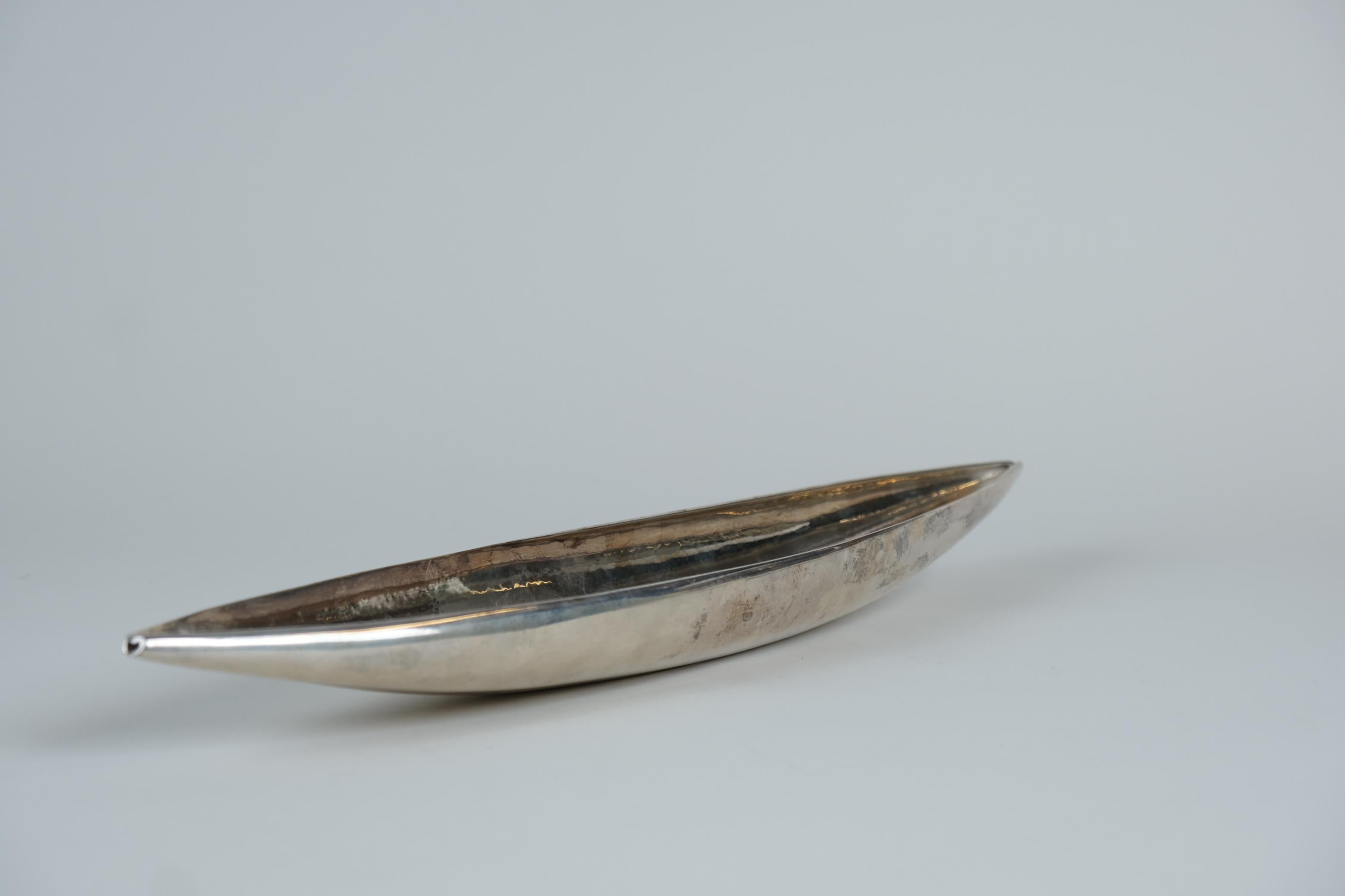 Tapio Wirkkala Handgefertigtes & gehämmertes Silberboot Modell TW 9, Kultakeskus 1959 (Skandinavische Moderne) im Angebot