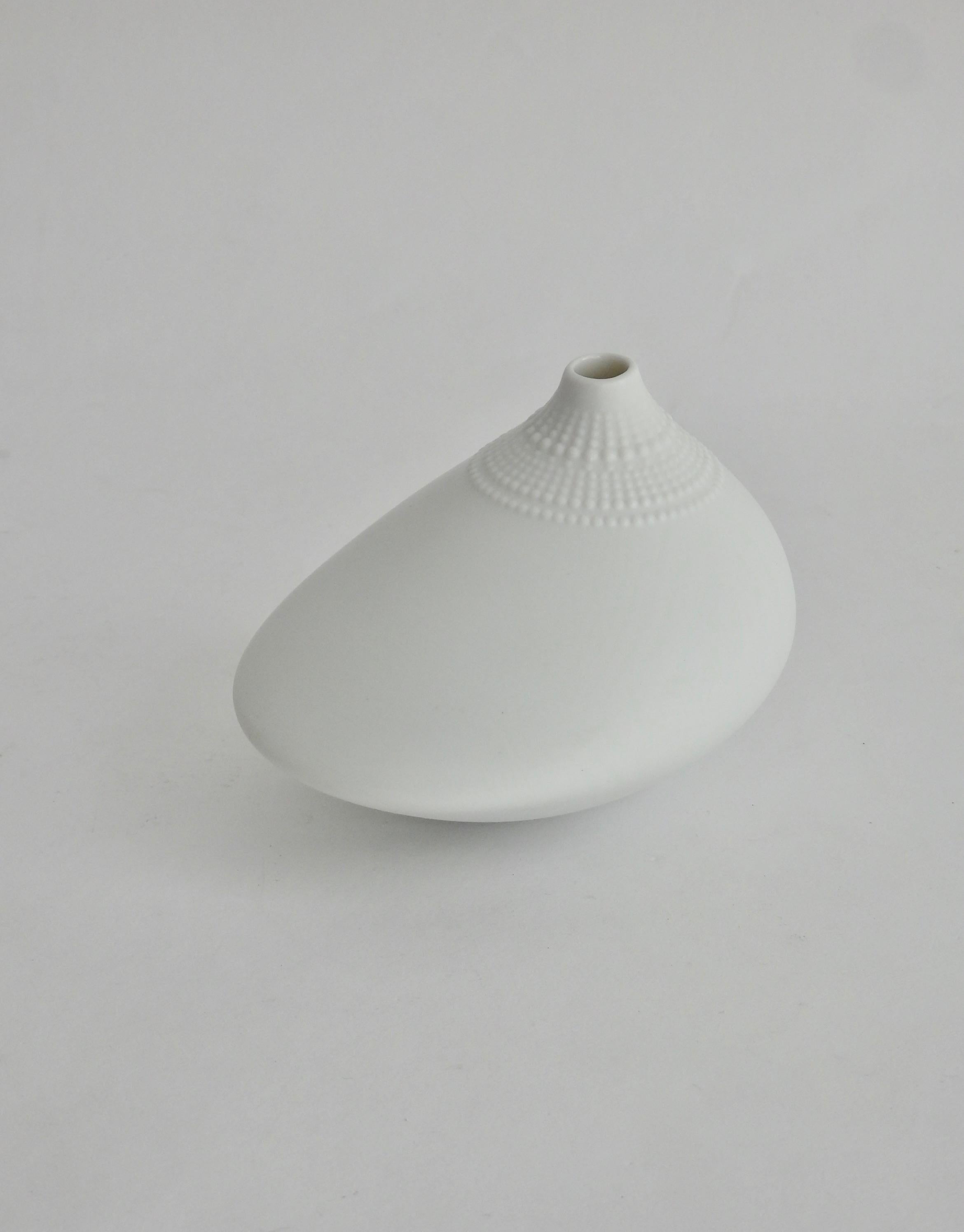 Tapio Wirkkala Matte White Porcelain Pollo Vase for Rosenthal Studio Line In Excellent Condition In Ferndale, MI