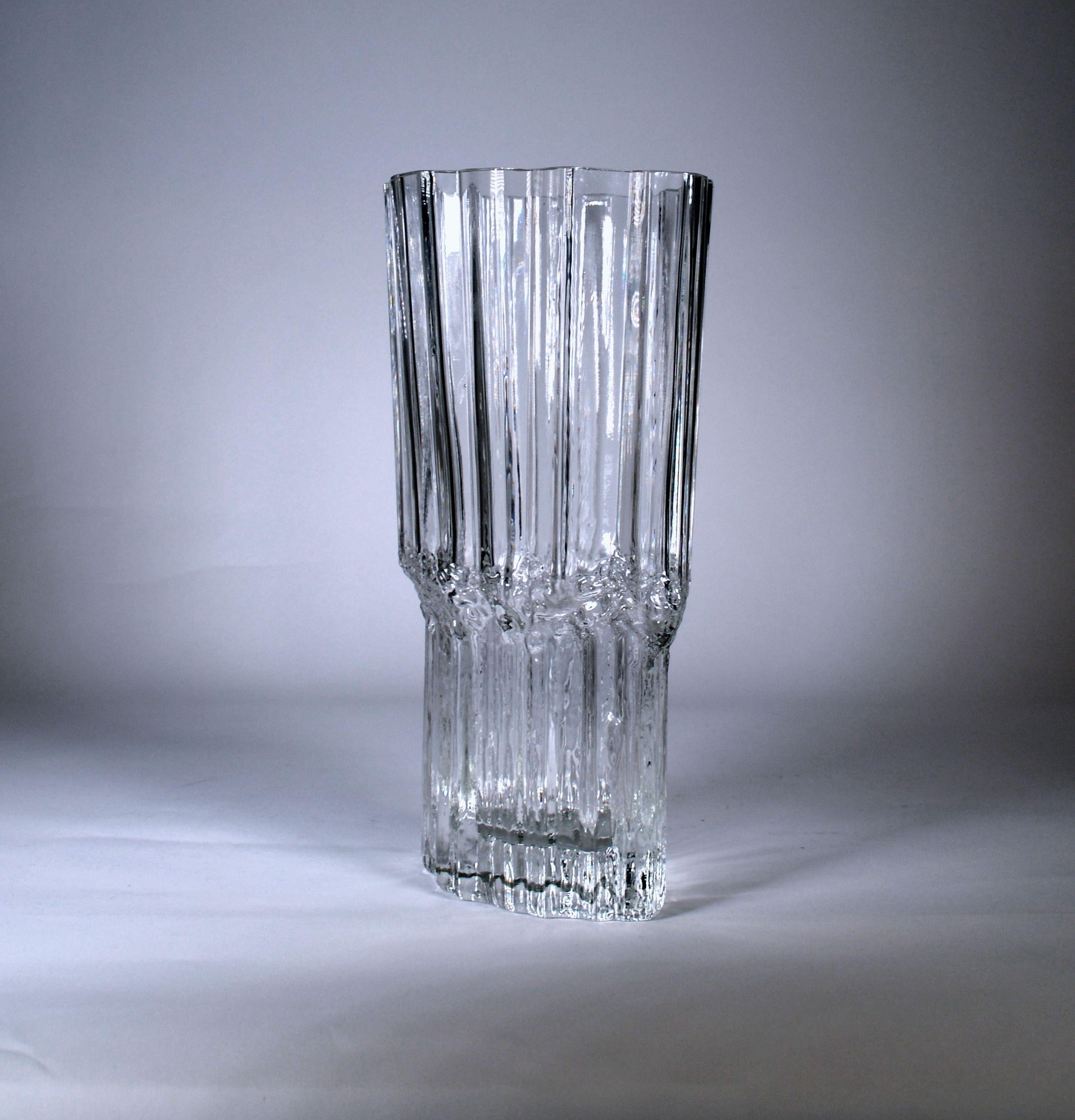 Finlandais Vase en verre d'art « Pallas » de Tapio Wirkkala, moderniste du milieu du siècle dernier en vente