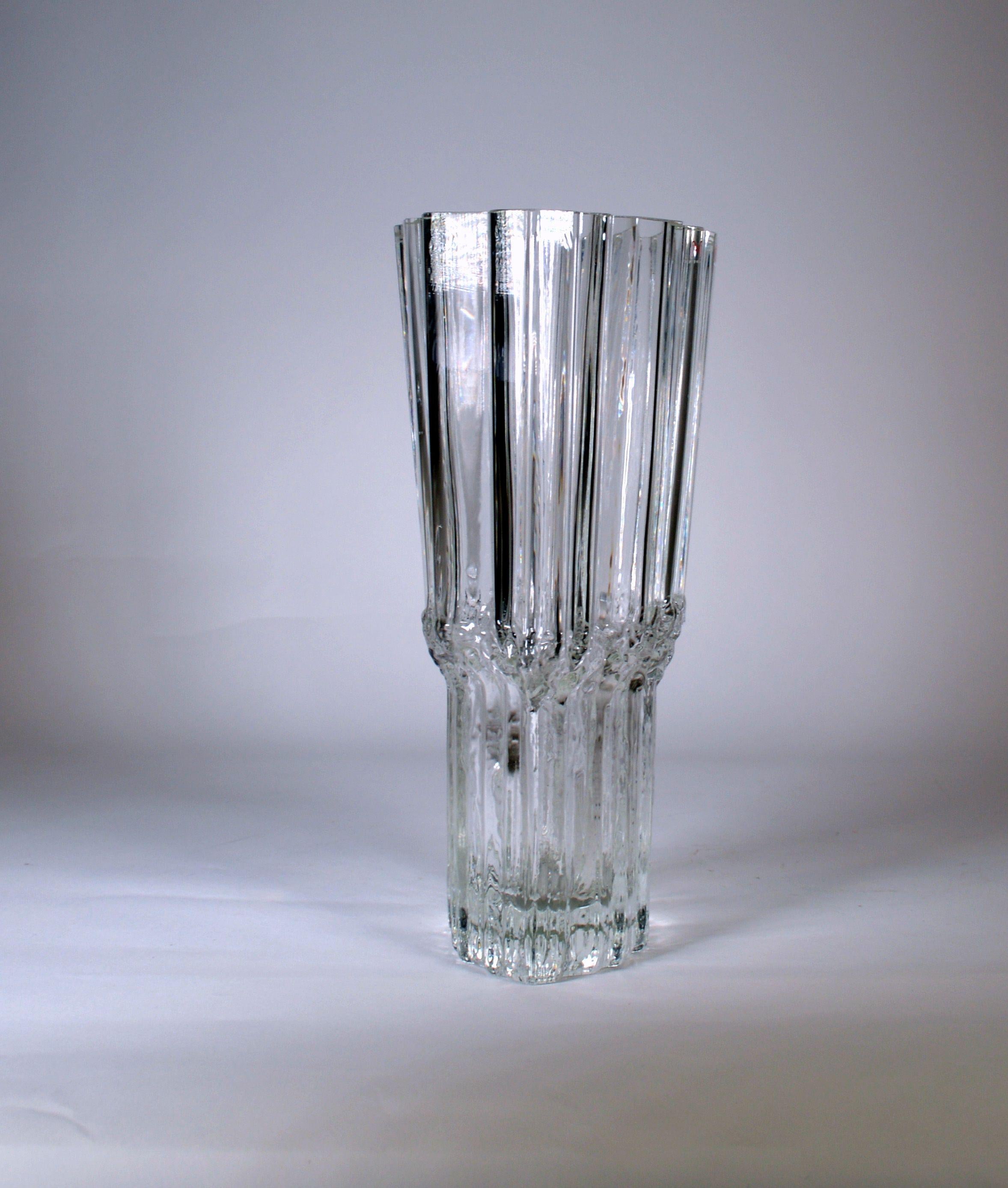 Vase en verre d'art « Pallas » de Tapio Wirkkala, moderniste du milieu du siècle dernier Bon état - En vente à Downingtown, PA
