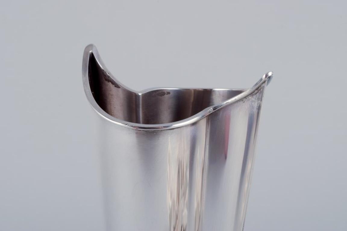 Mid-20th Century Tapio Wirkkala. Modernist silver vase on a rosewood base. 1963 For Sale