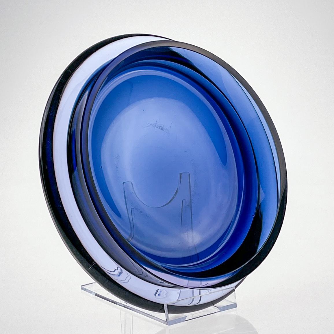 Tapio Wirkkala, Neosin Glass Art-Object / Dish, Model 3320, Iittala, circa 1967 8