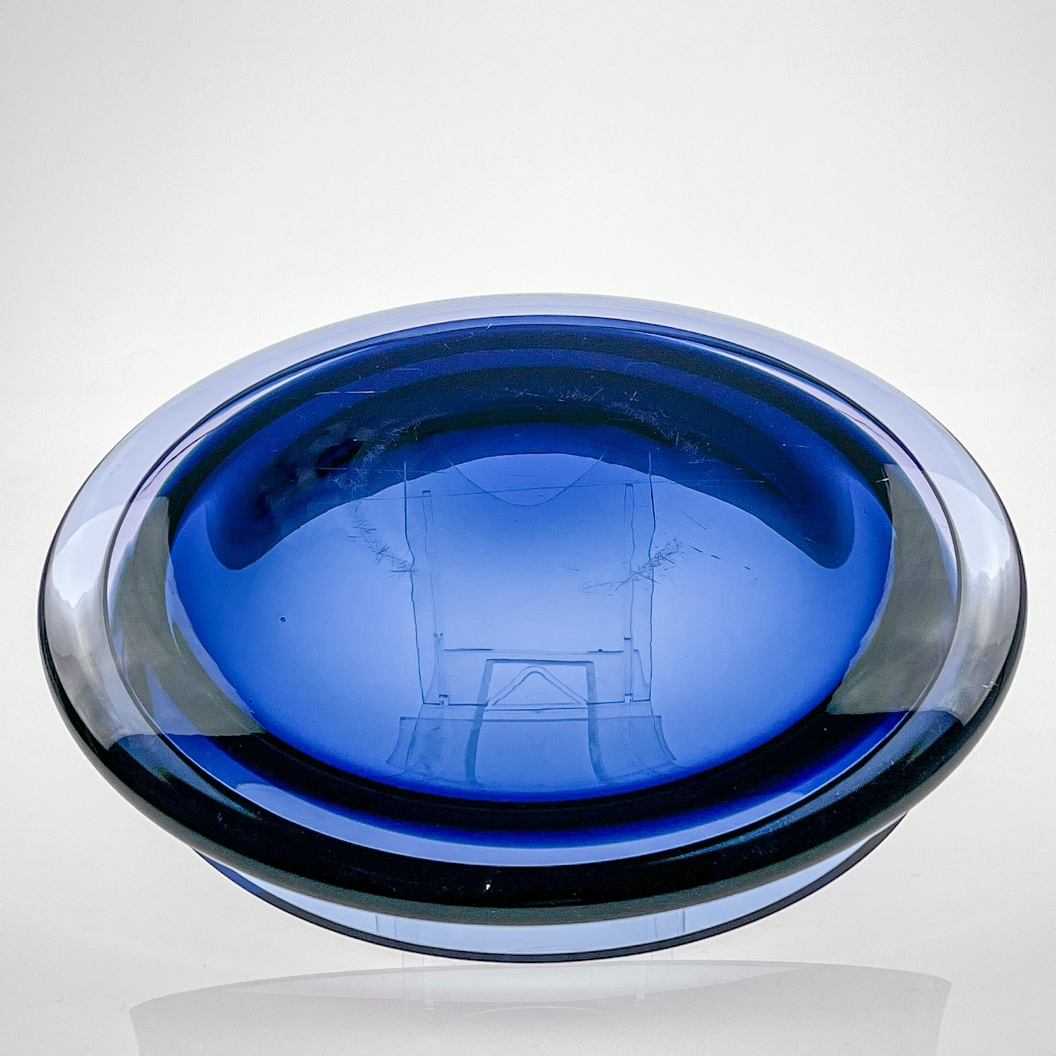Tapio Wirkkala, Neosin Glass Art-Object / Dish, Model 3320, Iittala, circa 1967 11
