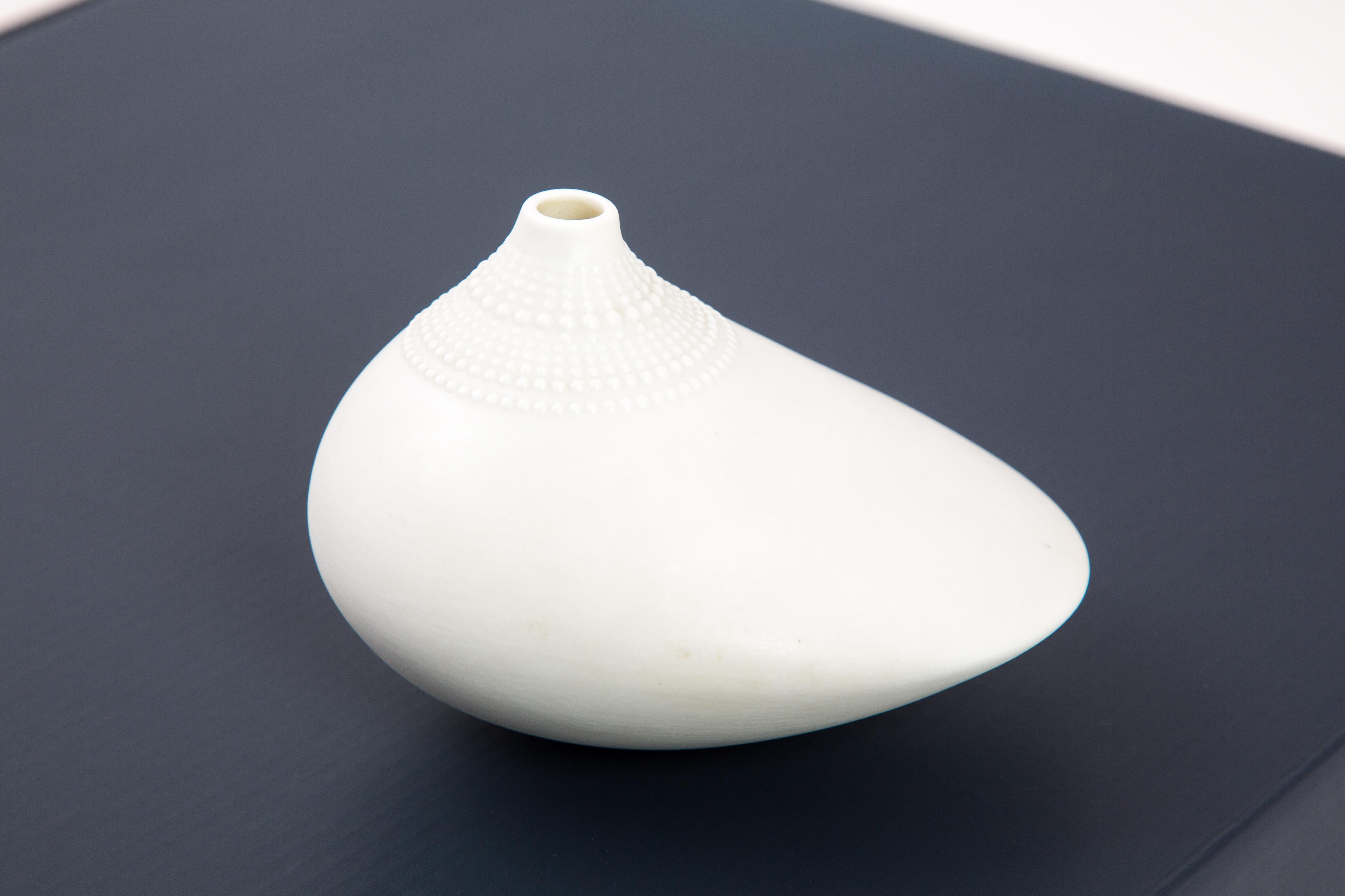 Tapio Wirkkala Pollo White Ceramics In Good Condition For Sale In LA Arnhem, NL