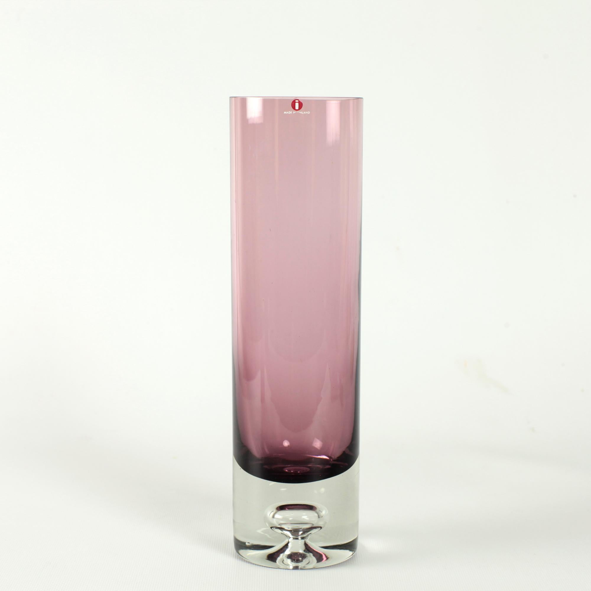 Purple lilac colored glass vase with bubble in base designed by Tapio Wirkkala for Iittala Finland in 1959 and made throughout the 1970s.
Tapio Wirkkala signature and model number engraved under the base.
Dimensions: 8cm/28cm
