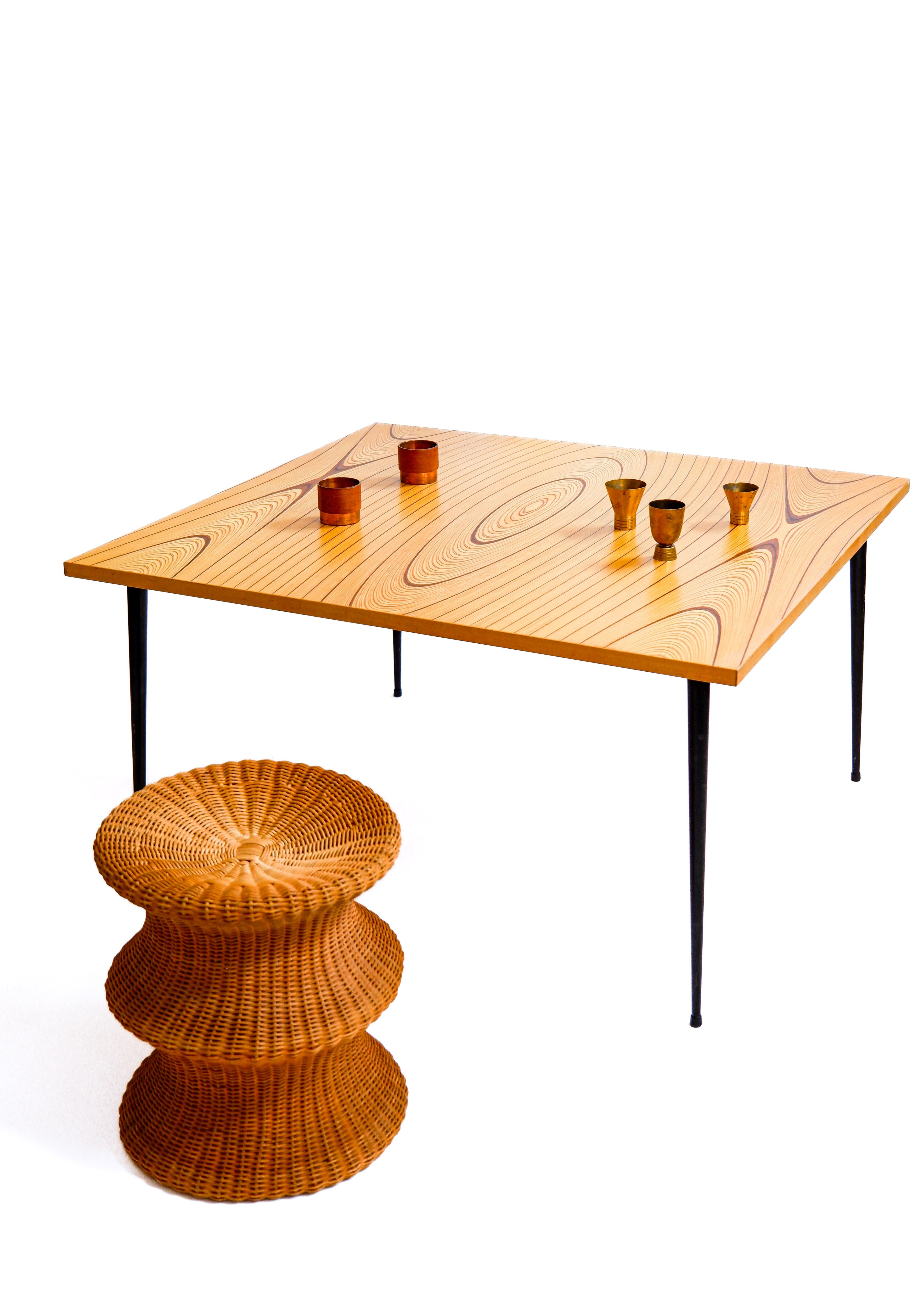 Scandinave moderne Table basse rythmique Tapio Wirkkala avec pieds en métal, Asko années 1950 en vente