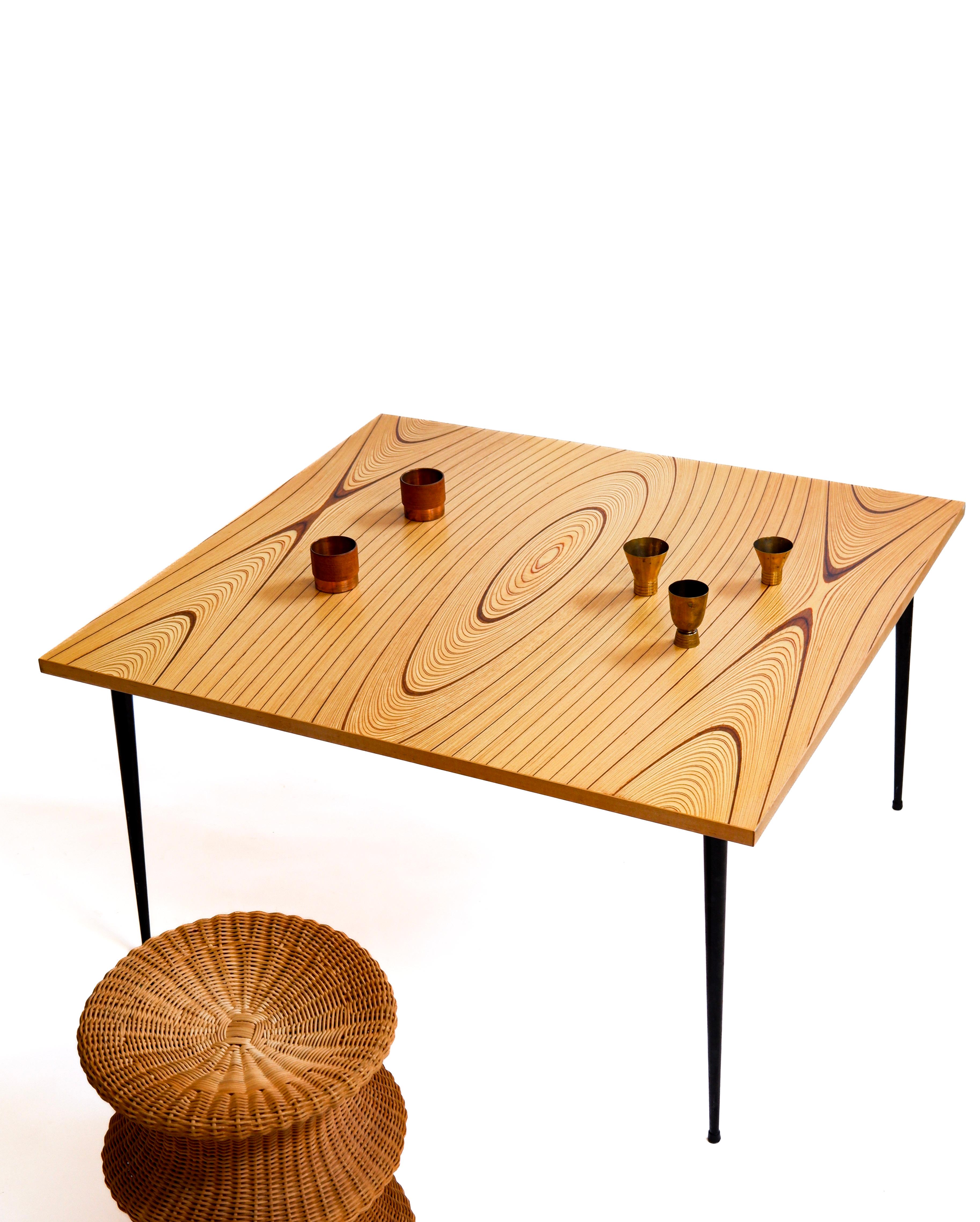 Scandinave Table basse rythmique Tapio Wirkkala avec pieds en métal, Asko années 1950 en vente