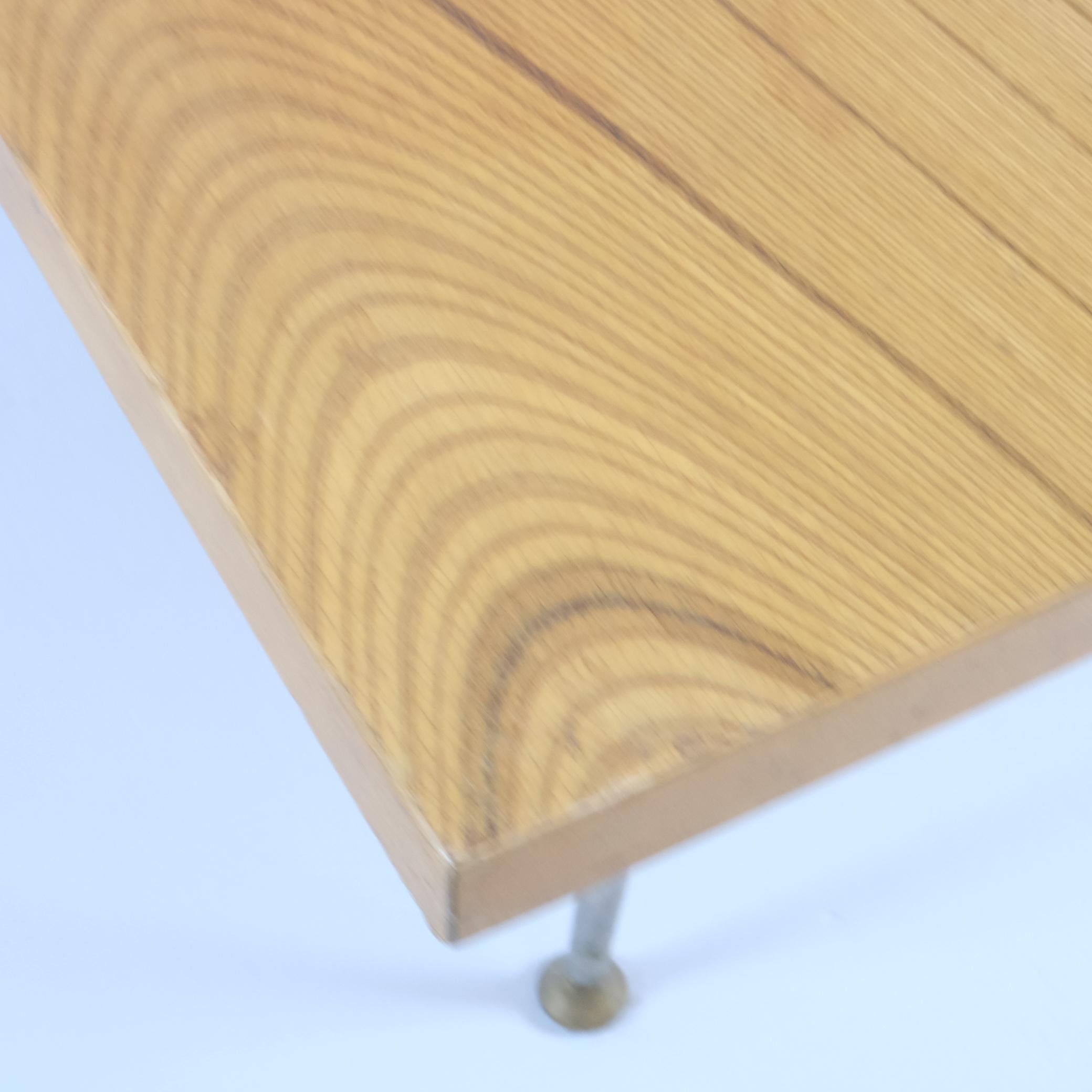 Tapio Wirkkala Rhythmic Veneer Coffee Table with Metal & Brass Legs, Asko 1950s In Good Condition For Sale In Helsinki, FI