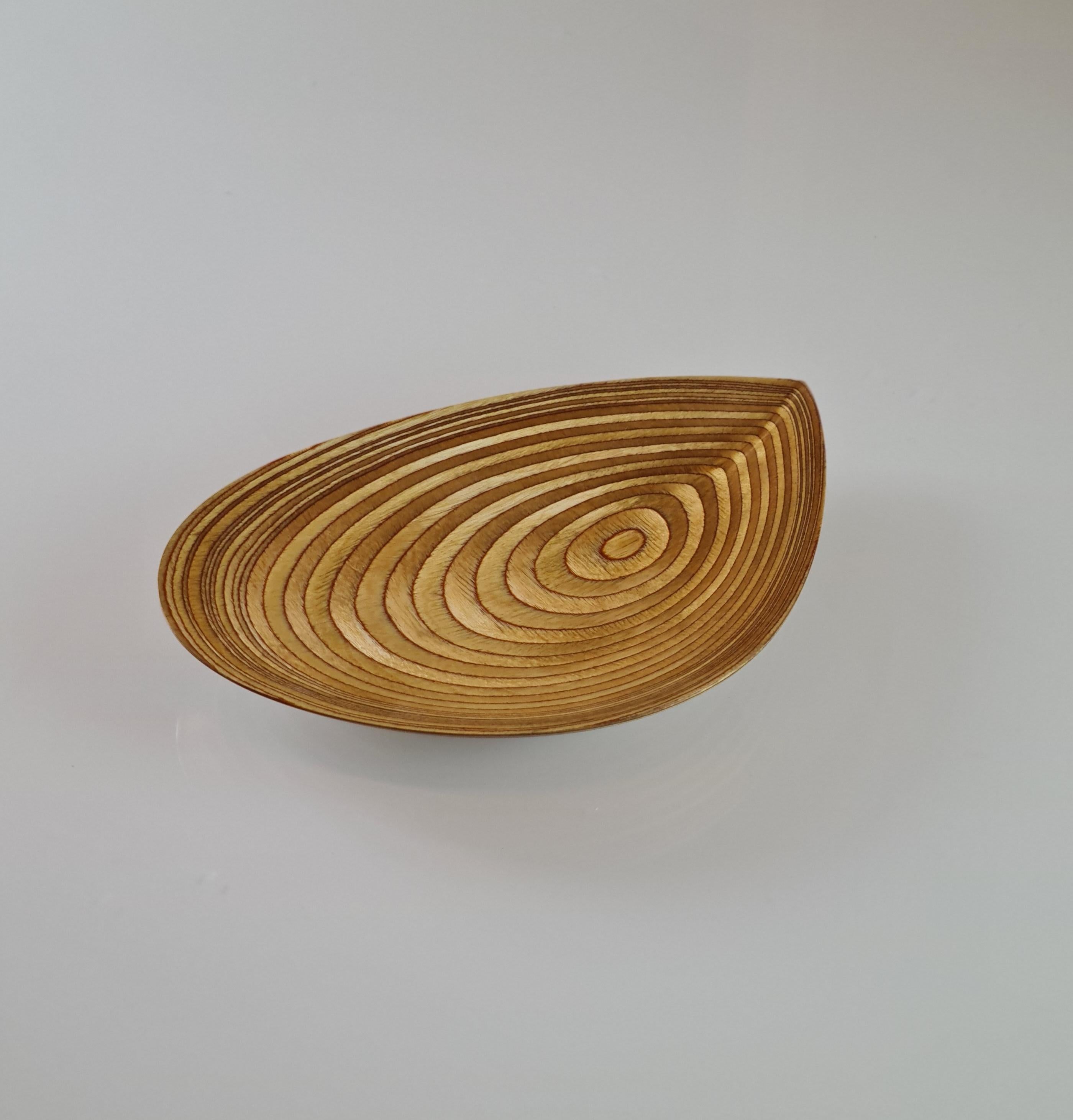 Tapio Wirkkala Rhythmic Veneer Leaf Dish In Good Condition In Helsinki, FI