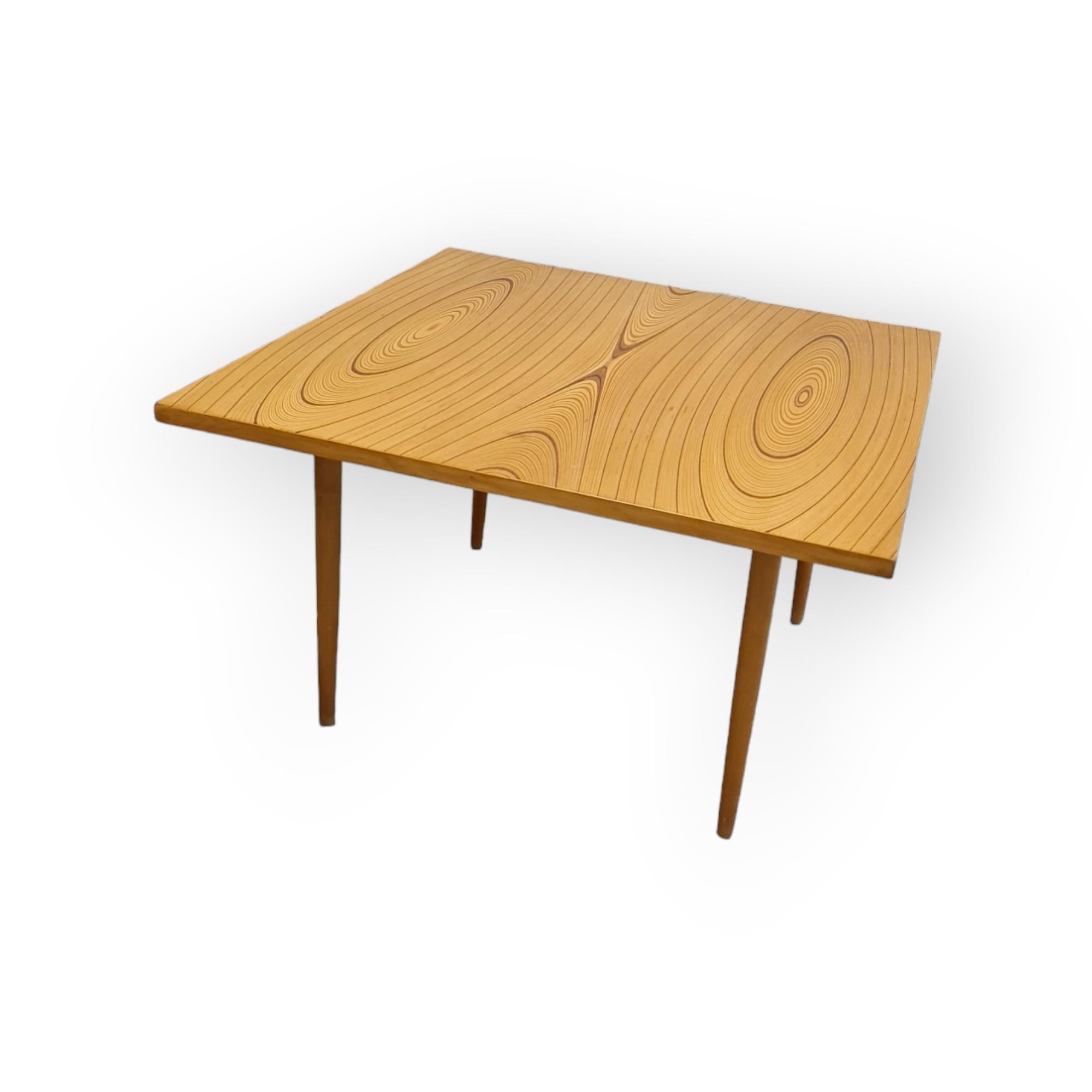 A rare version of the Tapio Wirkkala rhythmic veneer coffee table model 9018, aka Àngel Wings` due to the symmetric wing resembling rhytmic lines on top. This version is the less common wooden leg version. The legs are detachable and can be easily