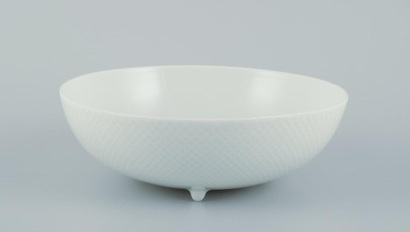 Tapio Wirkkala, Rosenthal Studio-linie. Four porcelain bowls with flower motif In Excellent Condition For Sale In Copenhagen, DK