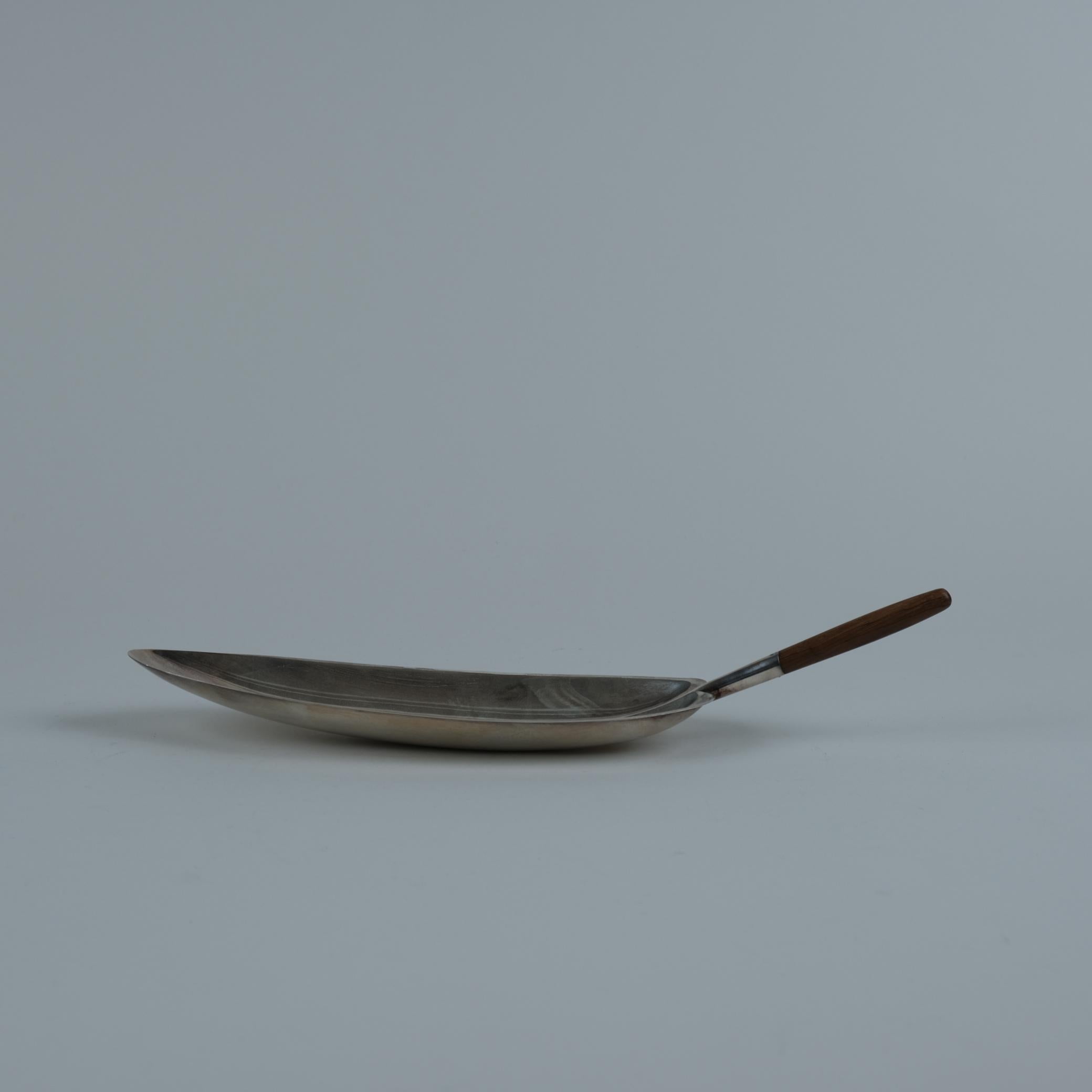 Scandinavo moderno Tapio Wirkkala, Ciotola in argento con manico in teak, TW-85, 1956 in vendita